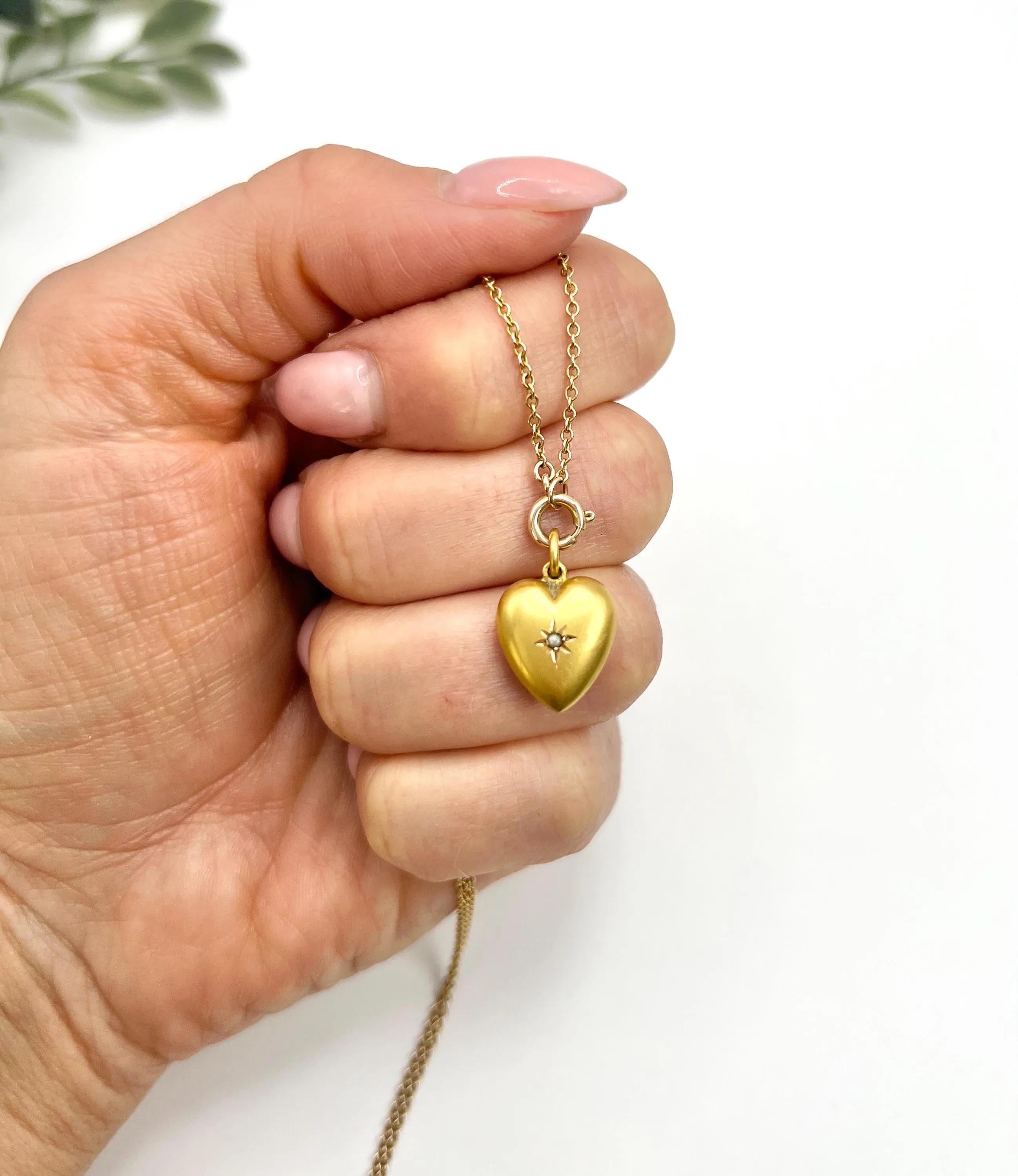 Antique 10ct Yellow Gold, Victorian Seed Pearl Heart Pendant Charm en venta 1
