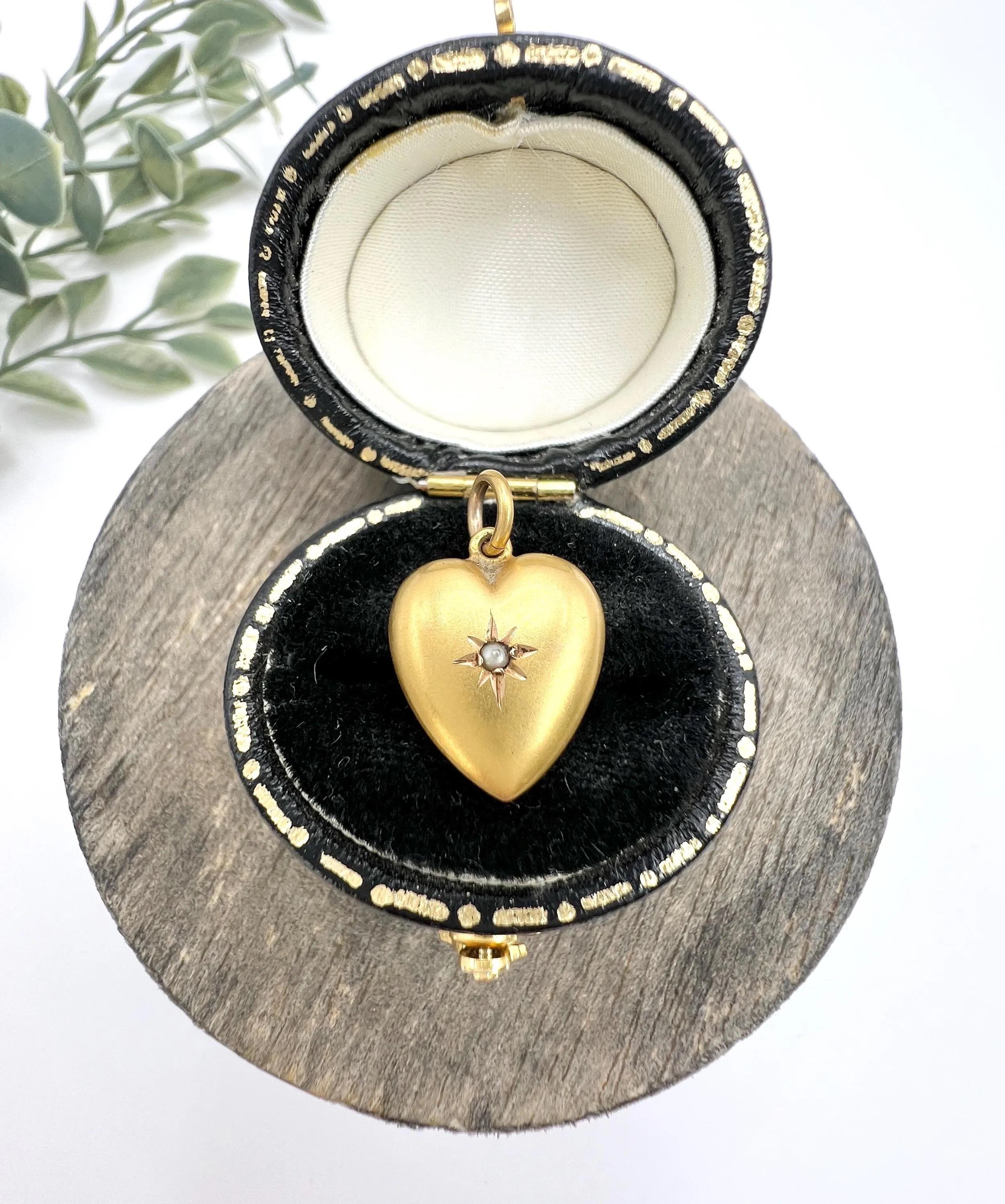 Antique 10ct Yellow Gold, Victorian Seed Pearl Heart Pendant Charm en venta 2