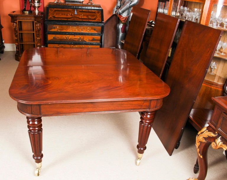 Antique Regency Flame Mahogany Extending Dining Table 19th Century For Sale 5