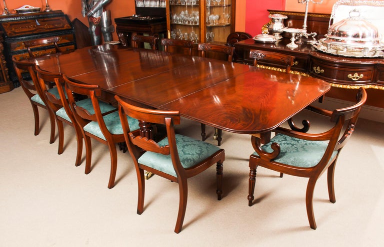 English Antique Regency Flame Mahogany Extending Dining Table 19th Century For Sale