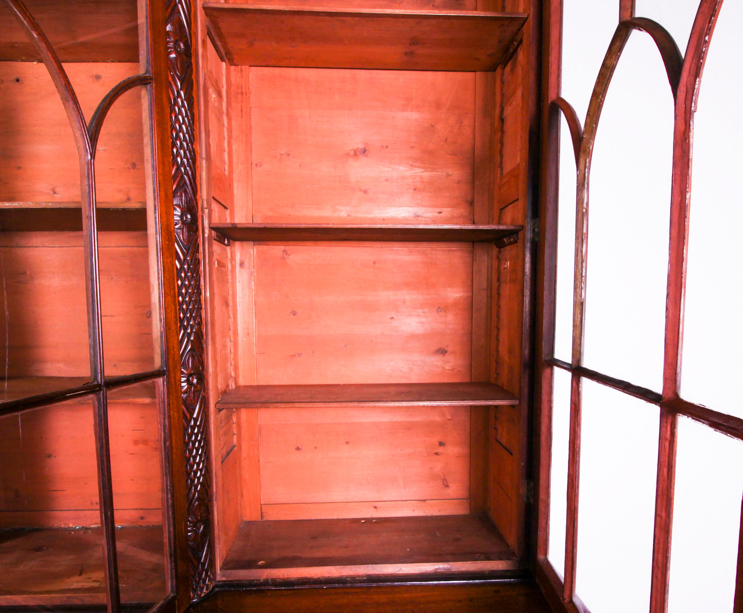 Ancienne bibliothèque de style Régence de 10 pieds en acajou flammé à quatre portes brisée 19ème siècle en vente 9