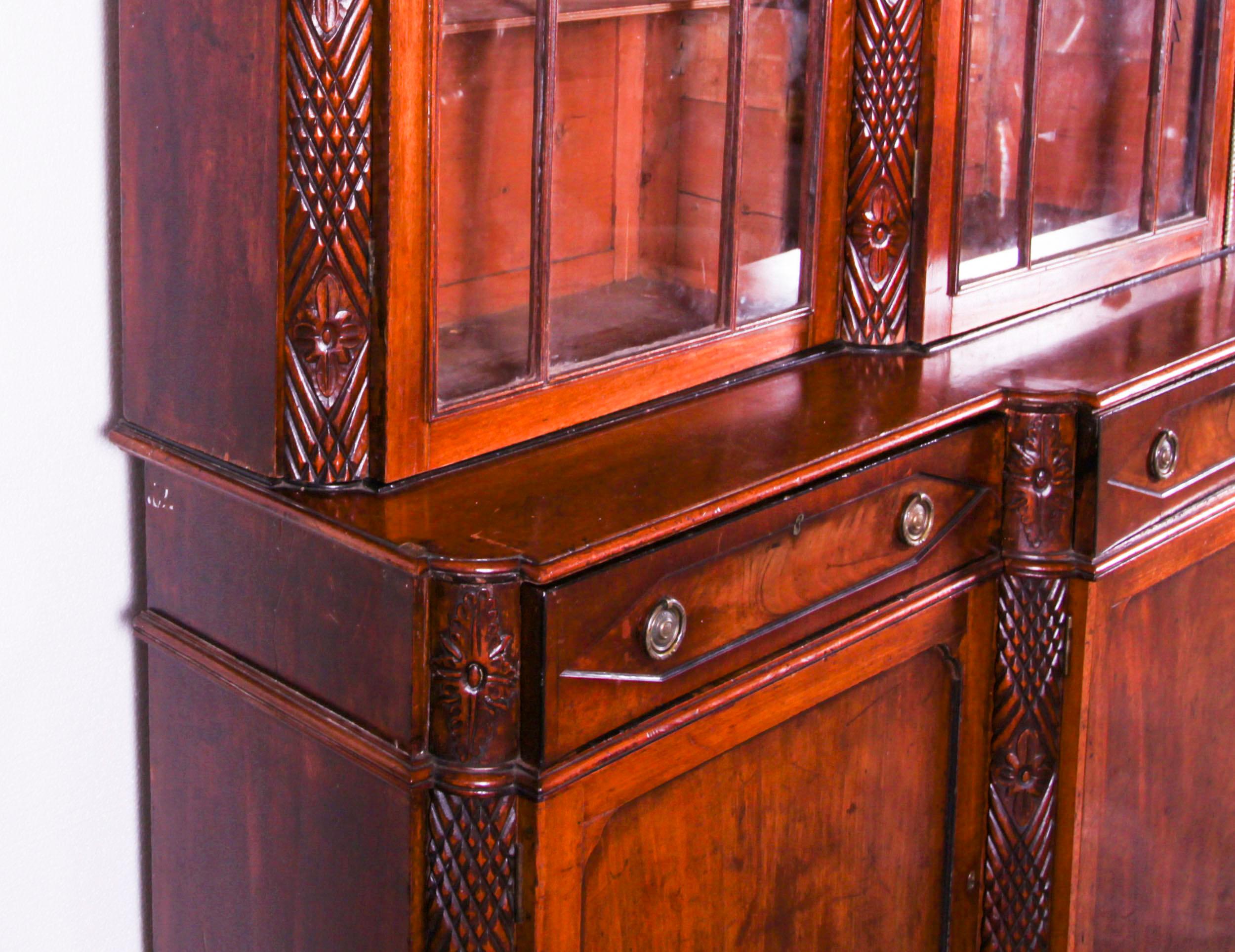 Ancienne bibliothèque de style Régence de 10 pieds en acajou flammé à quatre portes brisée 19ème siècle en vente 12