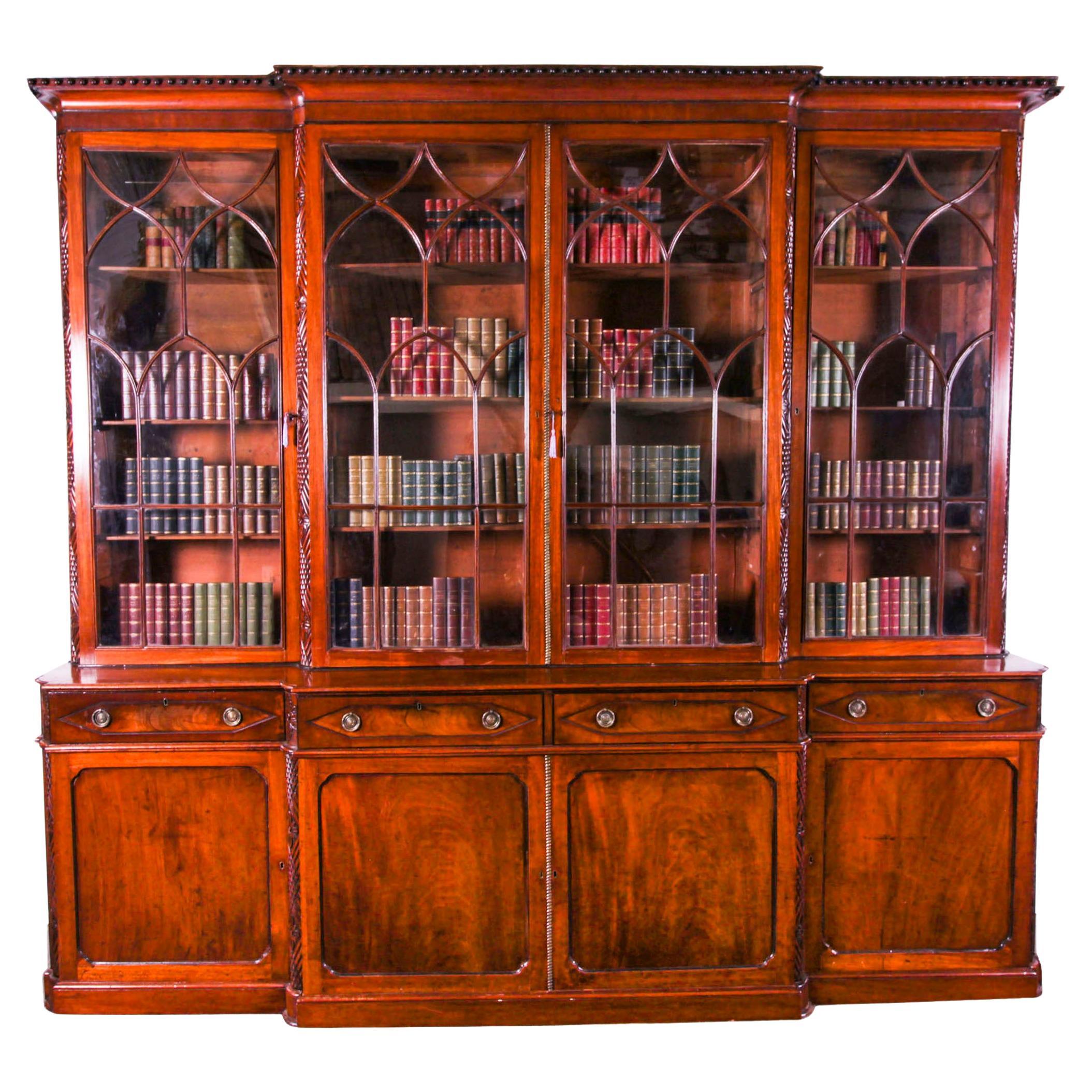 Antikes 10ft Regency-Bücherregal aus geflammtem Mahagoni mit vier Türen und Breakfront, 19. Jahrhundert