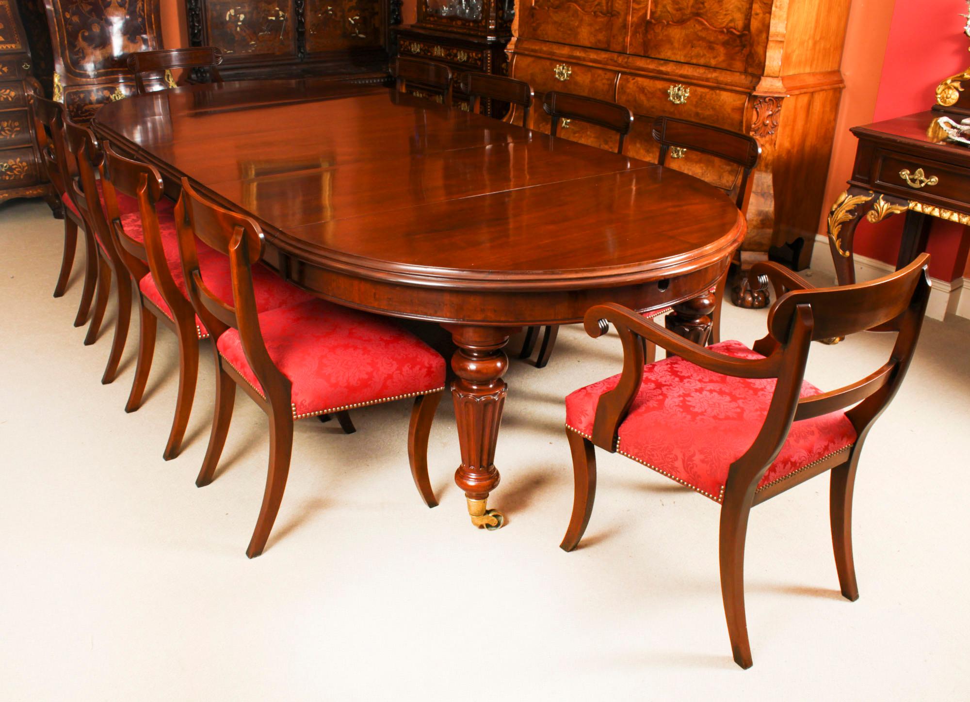 Antique 10ft Victorian Flame Mahogany Extending Dining Table 19thC In Good Condition In London, GB