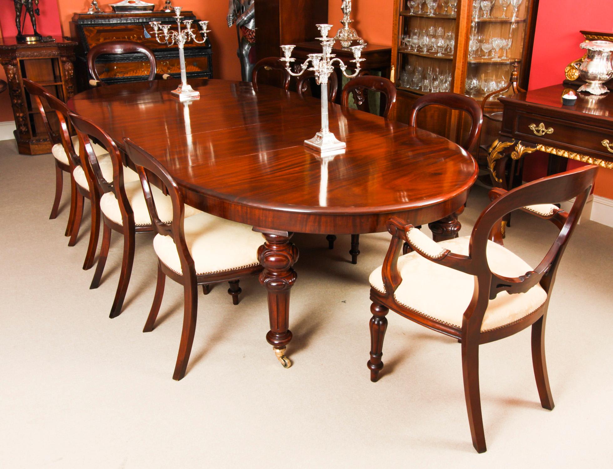 Antique Victorian Oval Flame Mahogany Extending Dining Table 19thC In Good Condition In London, GB