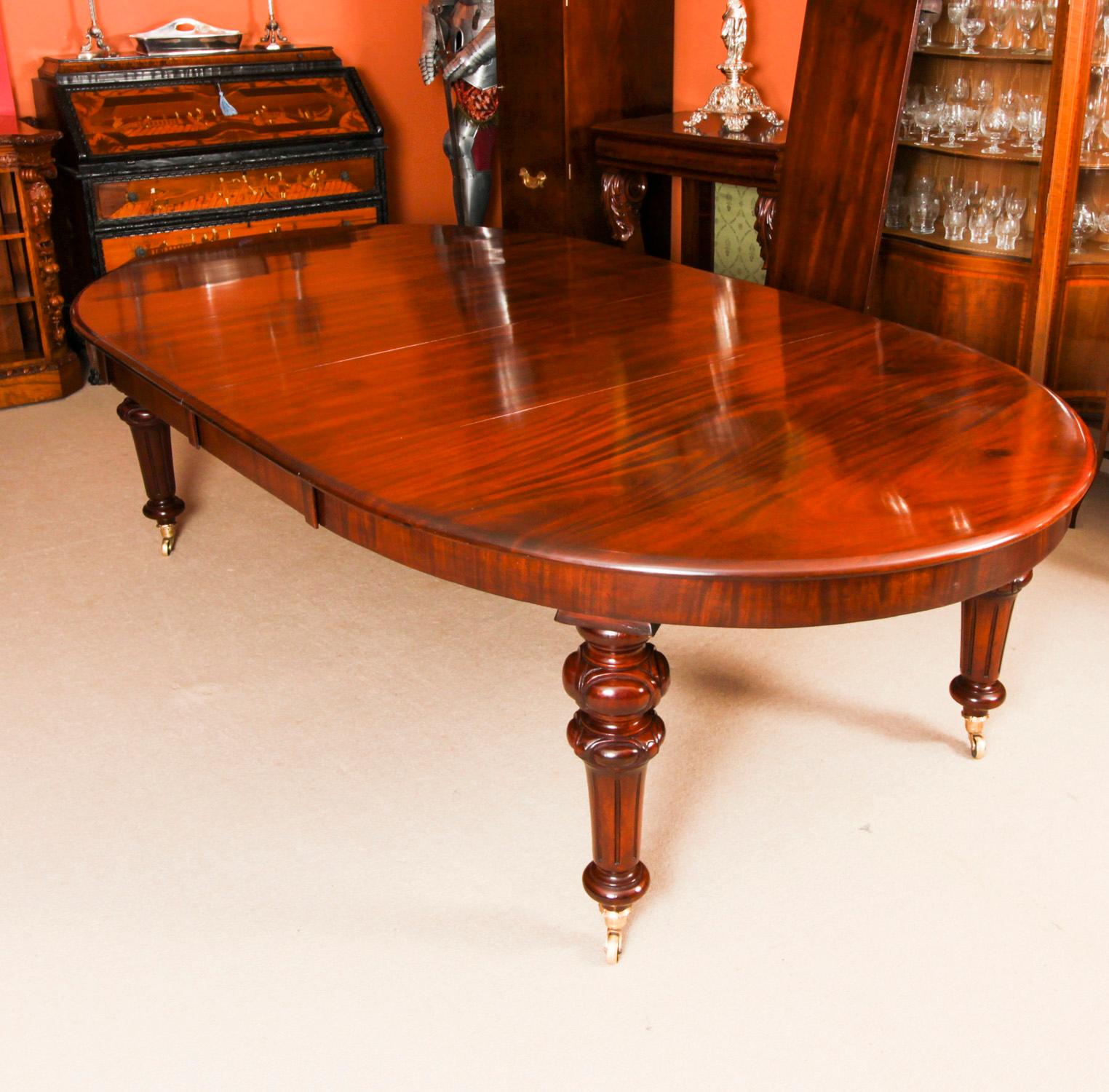 Mid-19th Century Antique Victorian Oval Flame Mahogany Extending Dining Table 19thC