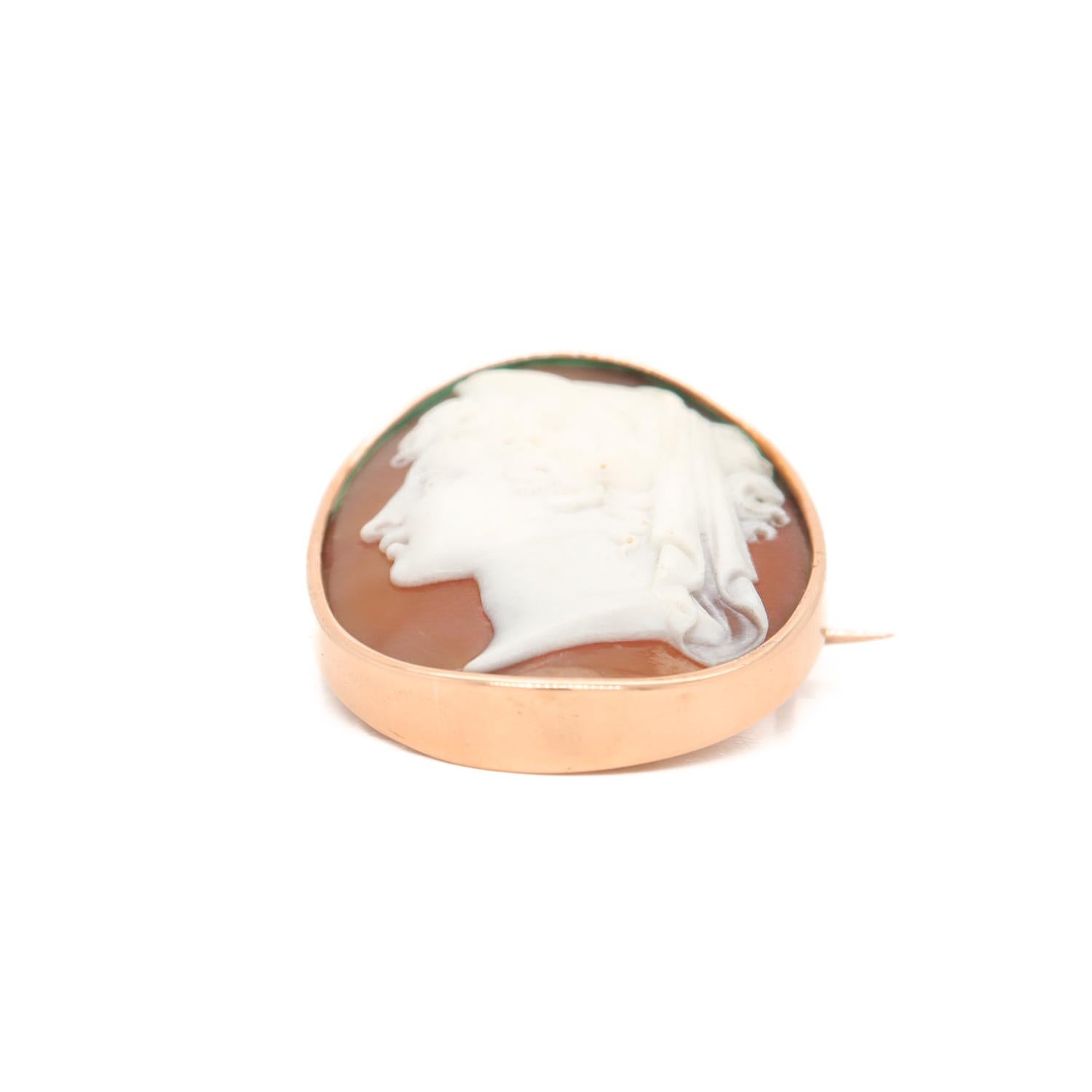 Antique 10K Gold Carved Shell Cameo Brooch of the Goddess Hera (or Juno) For Sale 1