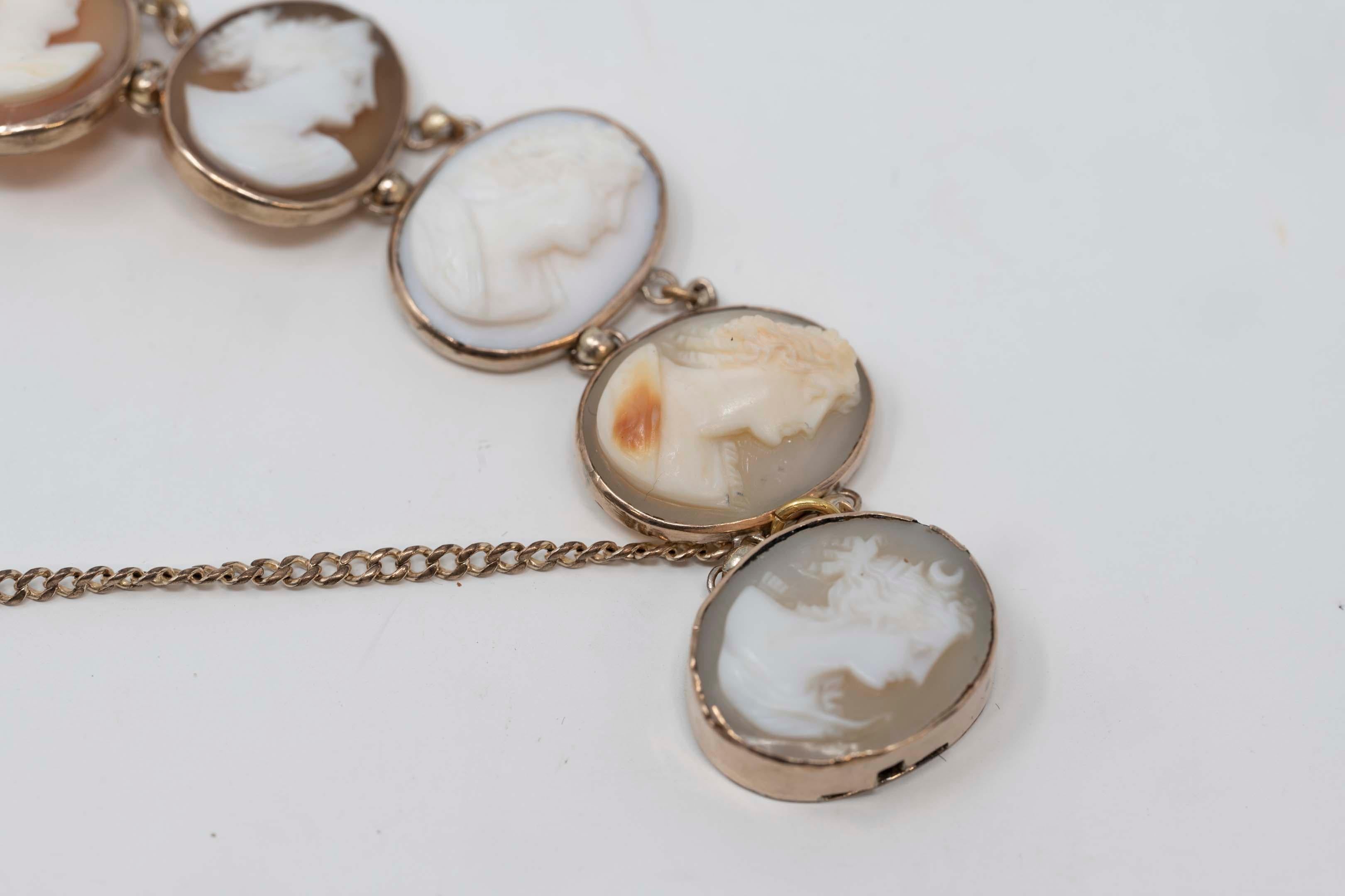 Antique 10k Gold Conch Shell Cameo Bracelet In Good Condition For Sale In Montreal, QC