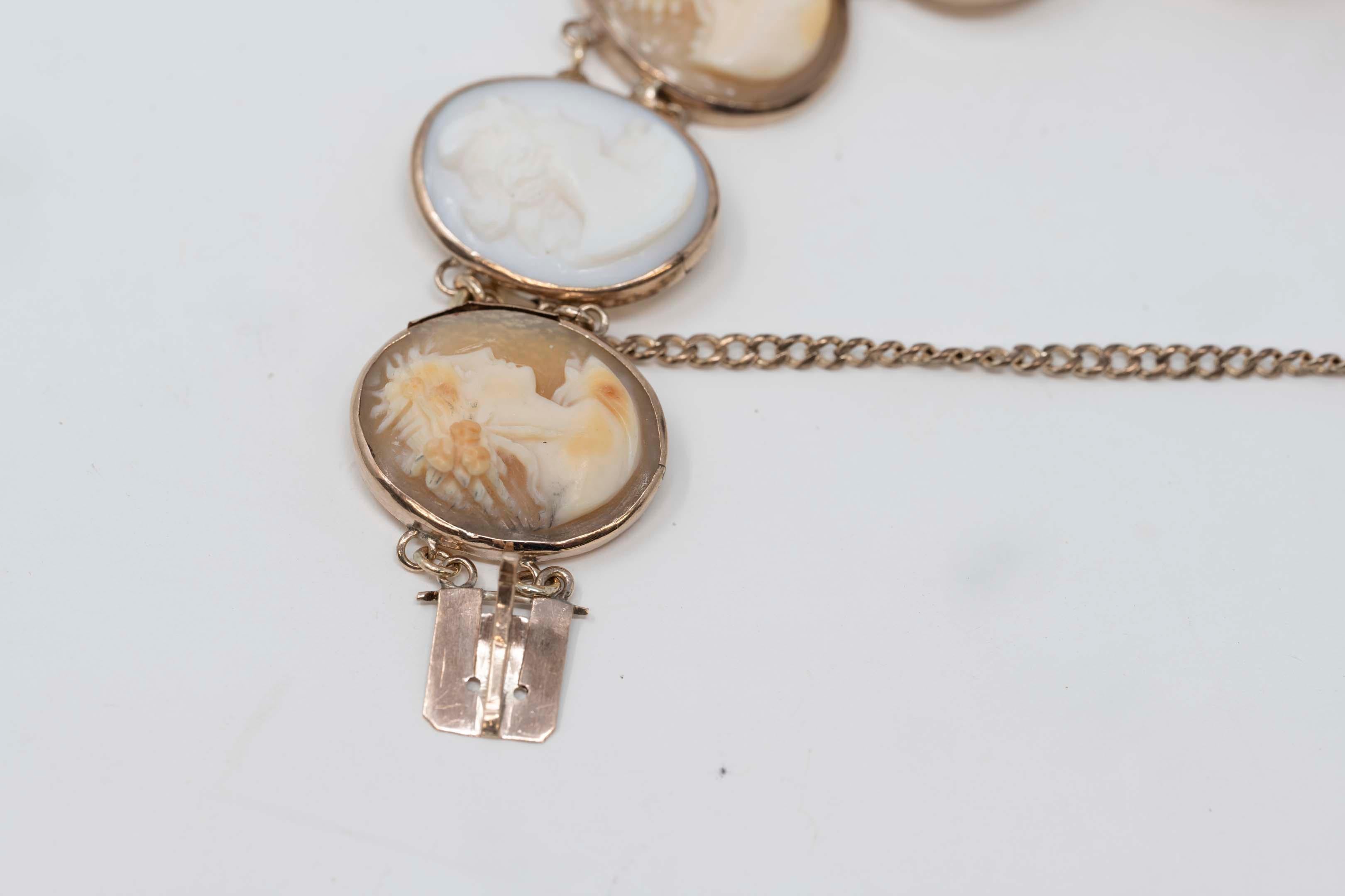 Bracelet ancien en or 10k avec camée en forme de coquille de conque en vente 4