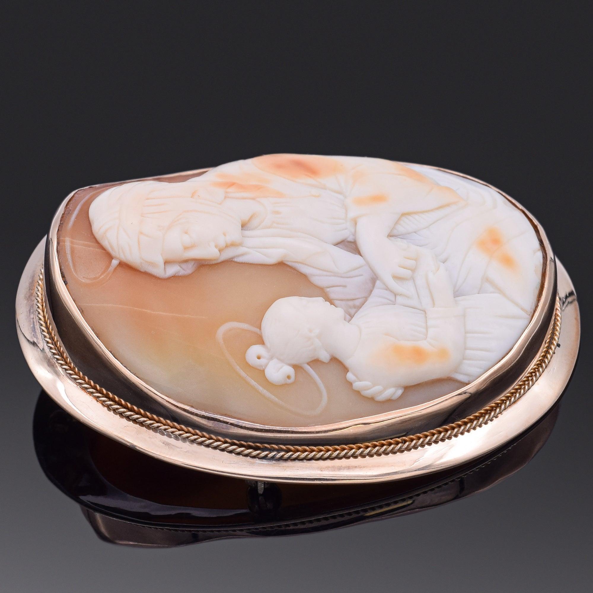 Antique 10K Gold Education of the Virgin Mary by Saint Anne Cameo Brooch Pendant In Good Condition For Sale In New York, NY