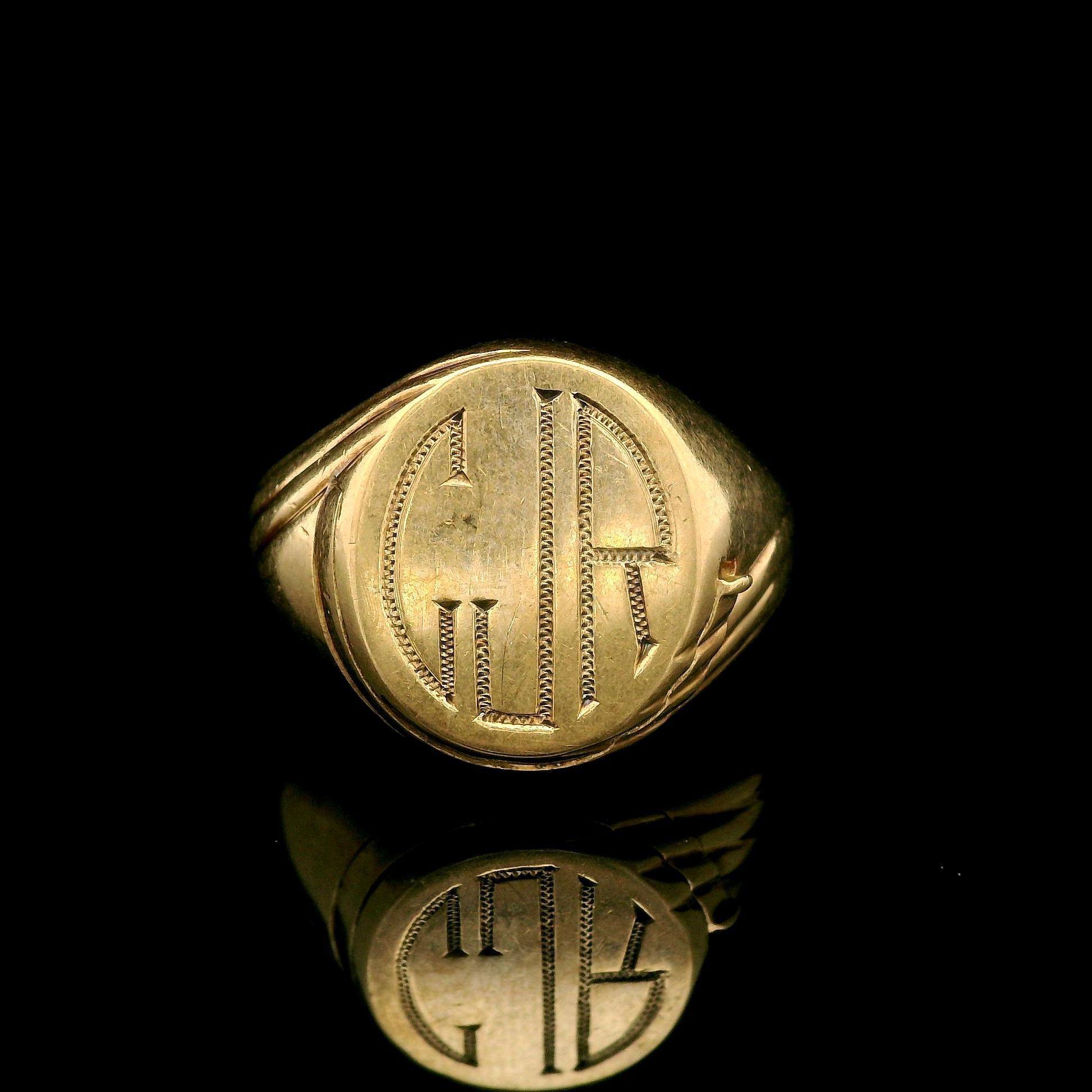 Antique 10k Gold Engraved Oval Signet Ring w/ Secret Slide Open Flip Compartment In Good Condition For Sale In Montclair, NJ