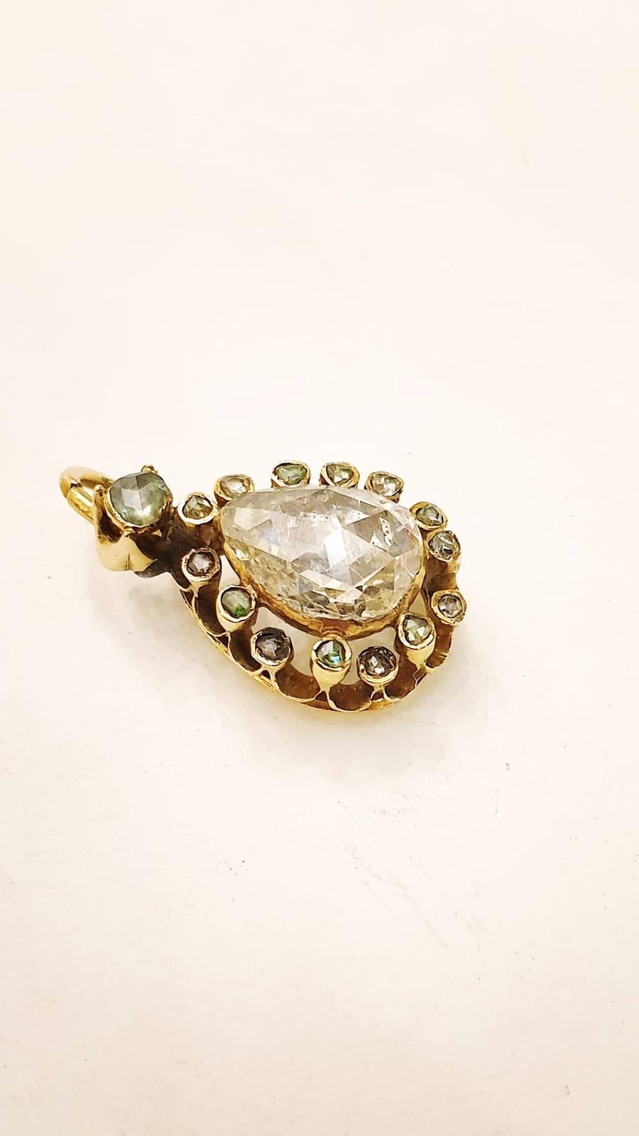 Antike 1850er Jahre Roségold-Ohrringe und Anhänger-Set mit Diamanten im Rosenschliff  im Zustand „Gut“ im Angebot in Cairo, EG
