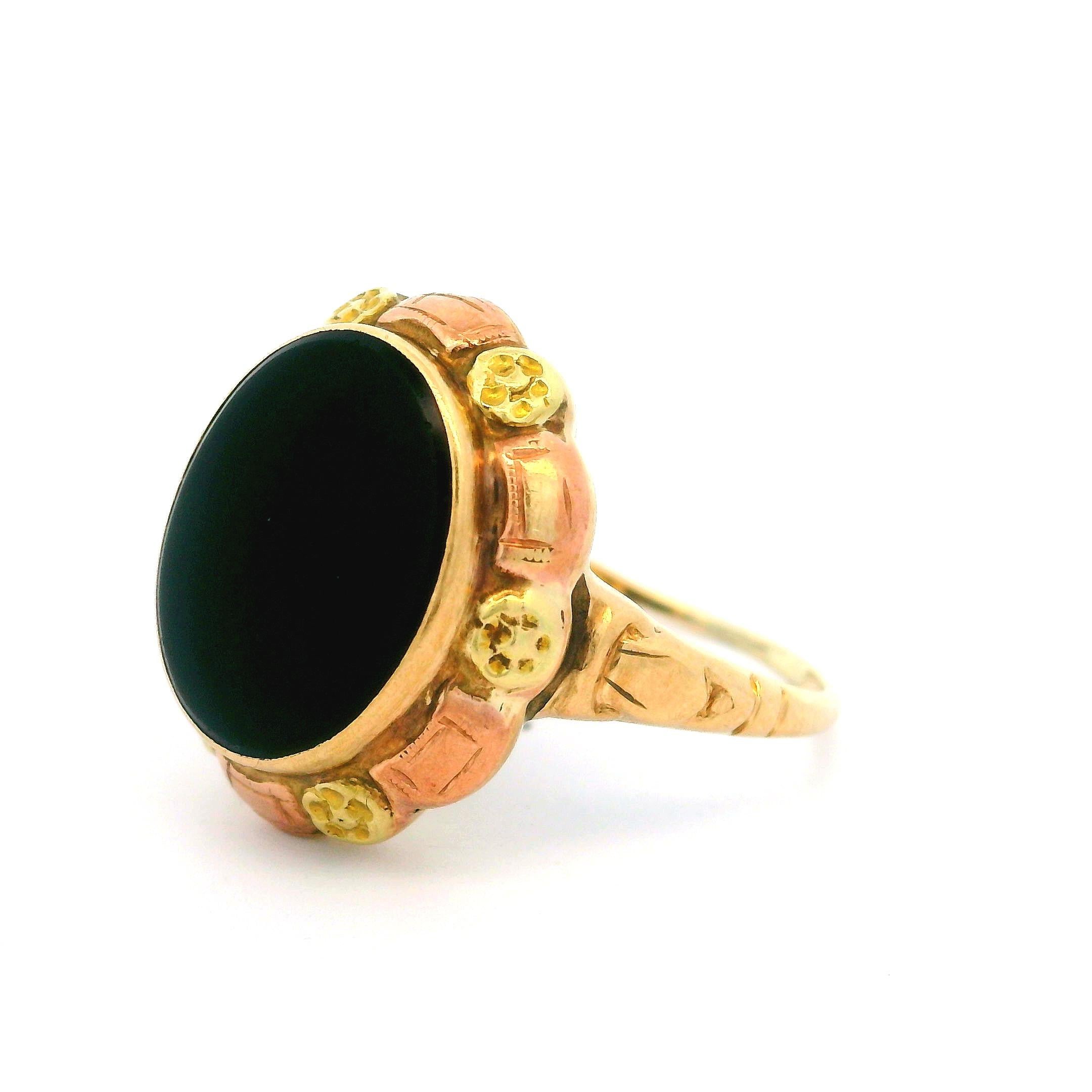 Oval Cut Antique 10k Green Rose Yellow Gold Rosettes Black Onyx Cocktail Statement Ring For Sale