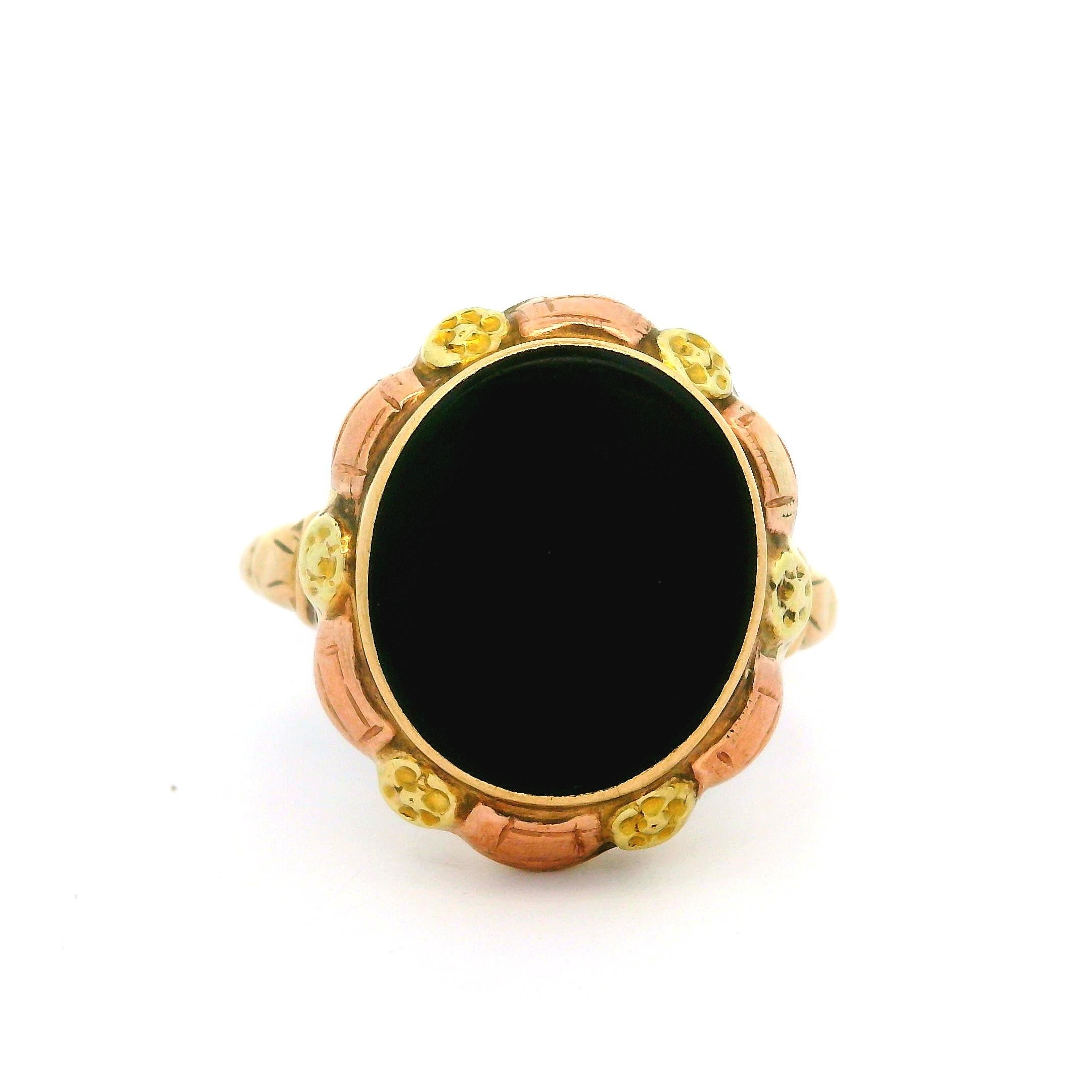 Antique 10k Green Rose Yellow Gold Rosettes Black Onyx Cocktail Statement Ring In Good Condition For Sale In Montclair, NJ