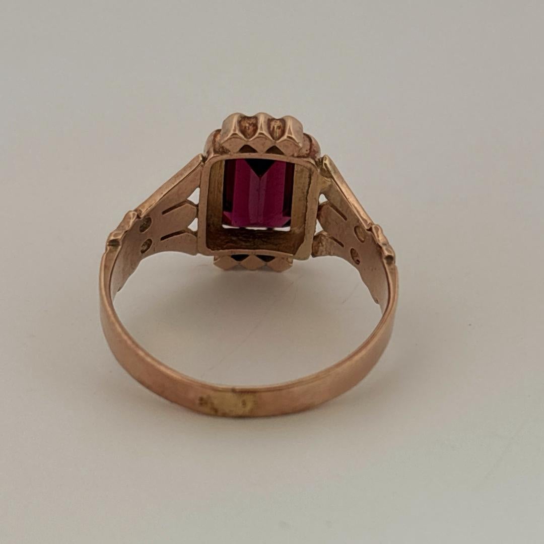 Antiker 10K Rose Gold Zarter roter Granat Ring im Angebot 1