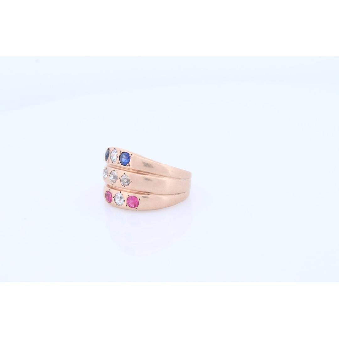 Bague ancienne à triple anneau de 10 carats, rubis, saphir et diamant. Diamant tzigane serti dans Bon état - En vente à Port Charlotte, FL