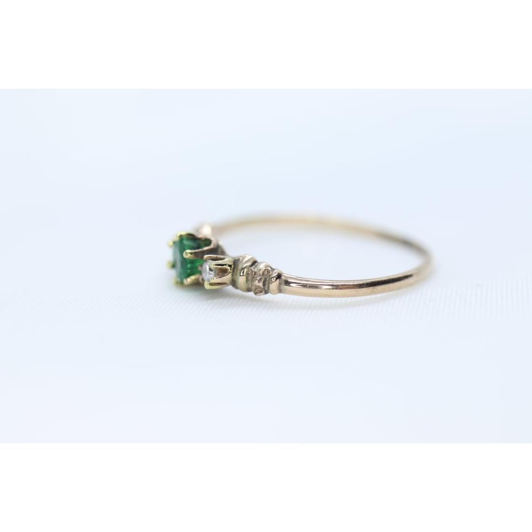 Women's Antique 10k Victorian Emerald and Diamond Claw set ring. Antique dainty emerald For Sale