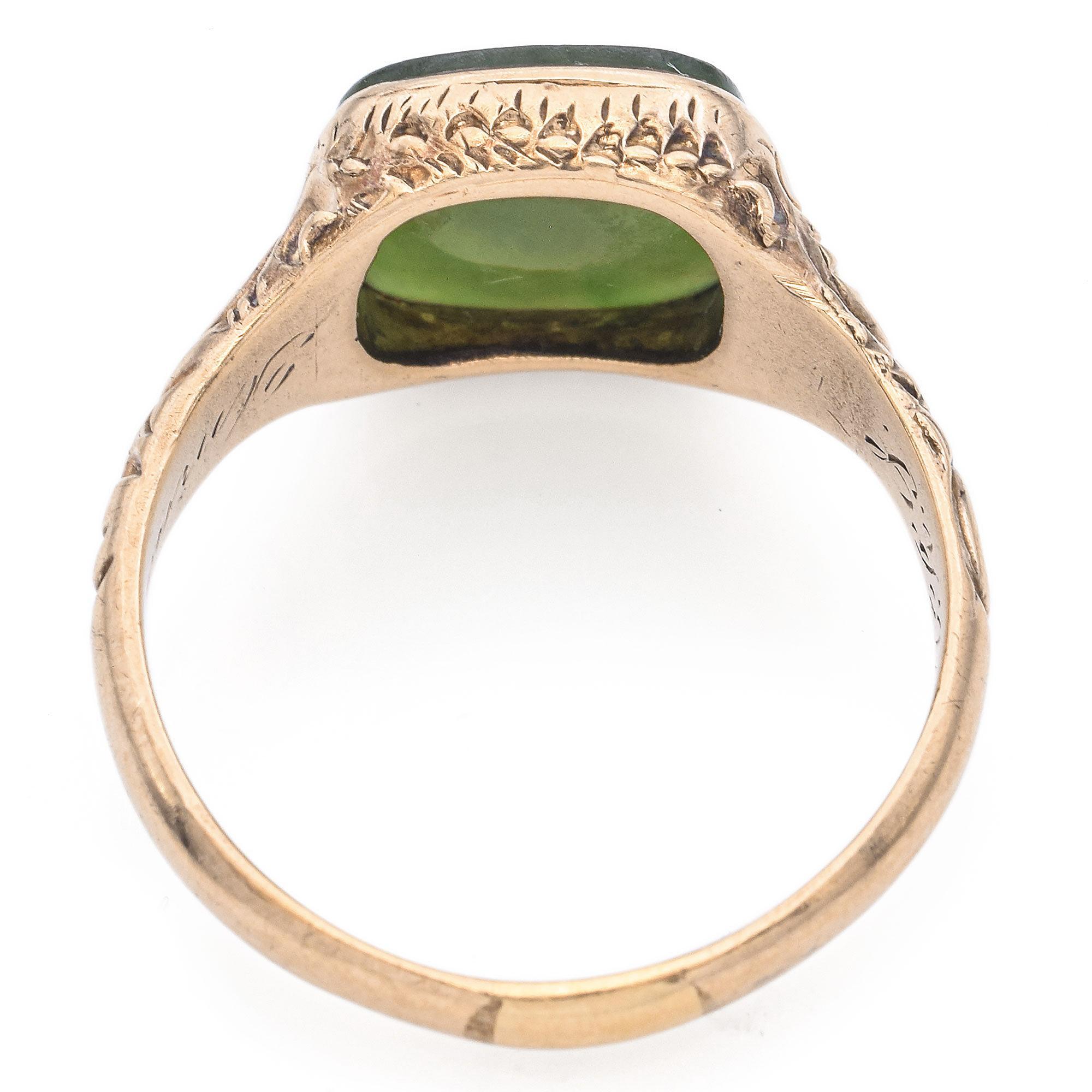 Antique 10K Yellow Gold 2 Ct Jade Carved Intaglio Ring In Good Condition For Sale In New York, NY