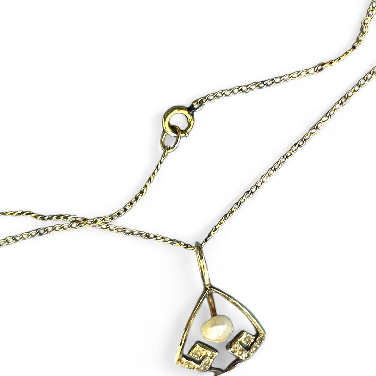 Pendentif ancien en or jaune 10 carats et perles Excellent état - En vente à New York, NY