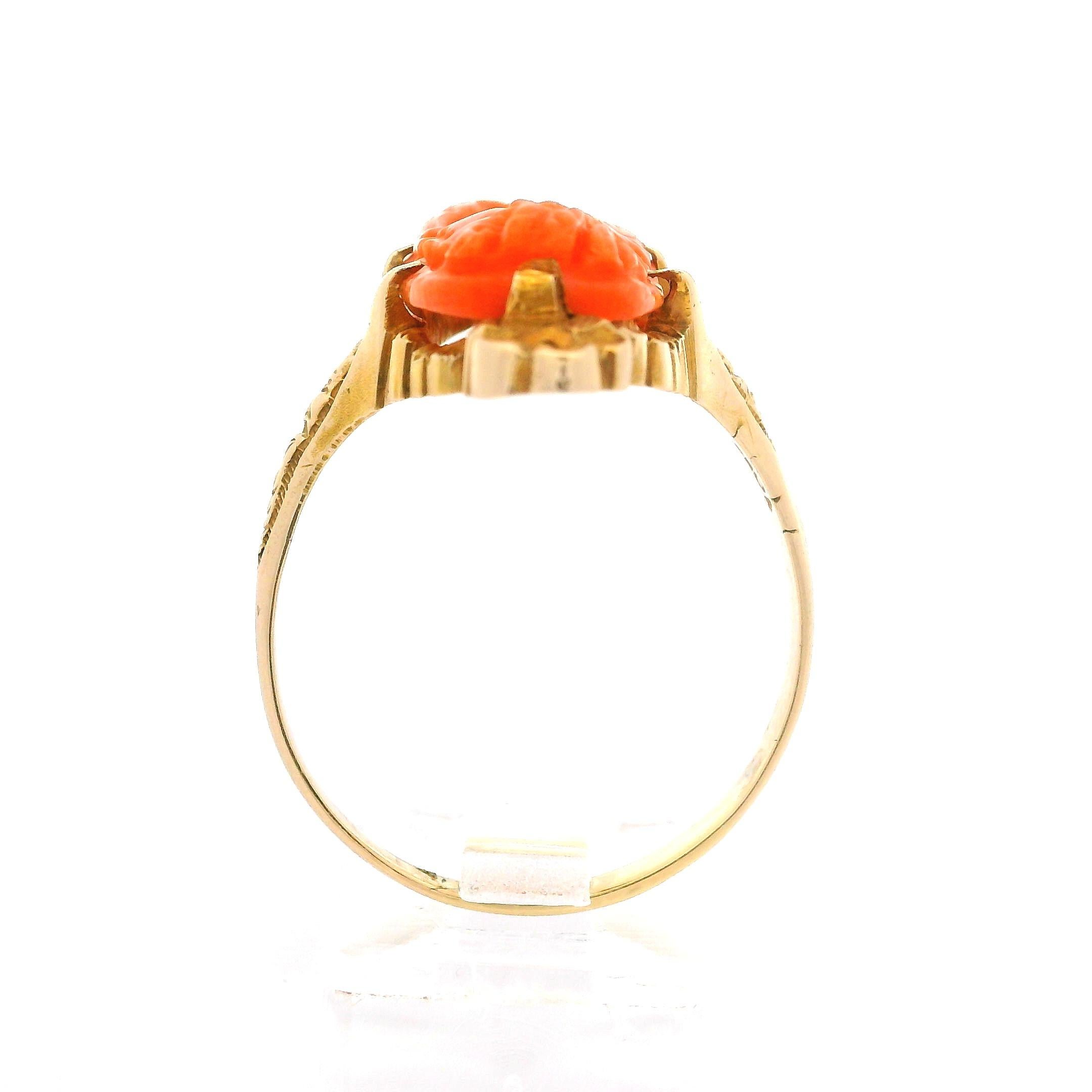 Women's Antique 10k Yellow Gold Carved Oval Coral Cameo w/ Flower Details Cocktail Ring For Sale
