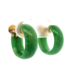 Orecchini antichi in oro giallo 10 carati di giada verde cinese con chiusura a vite