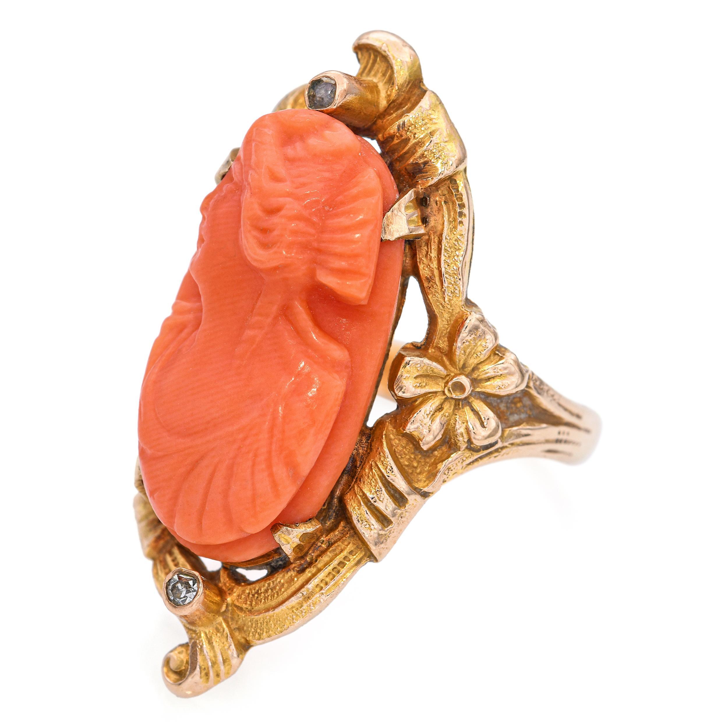 Anello antico in oro giallo 10k con cammeo di corallo e diamanti In condizioni buone in vendita a New York, NY