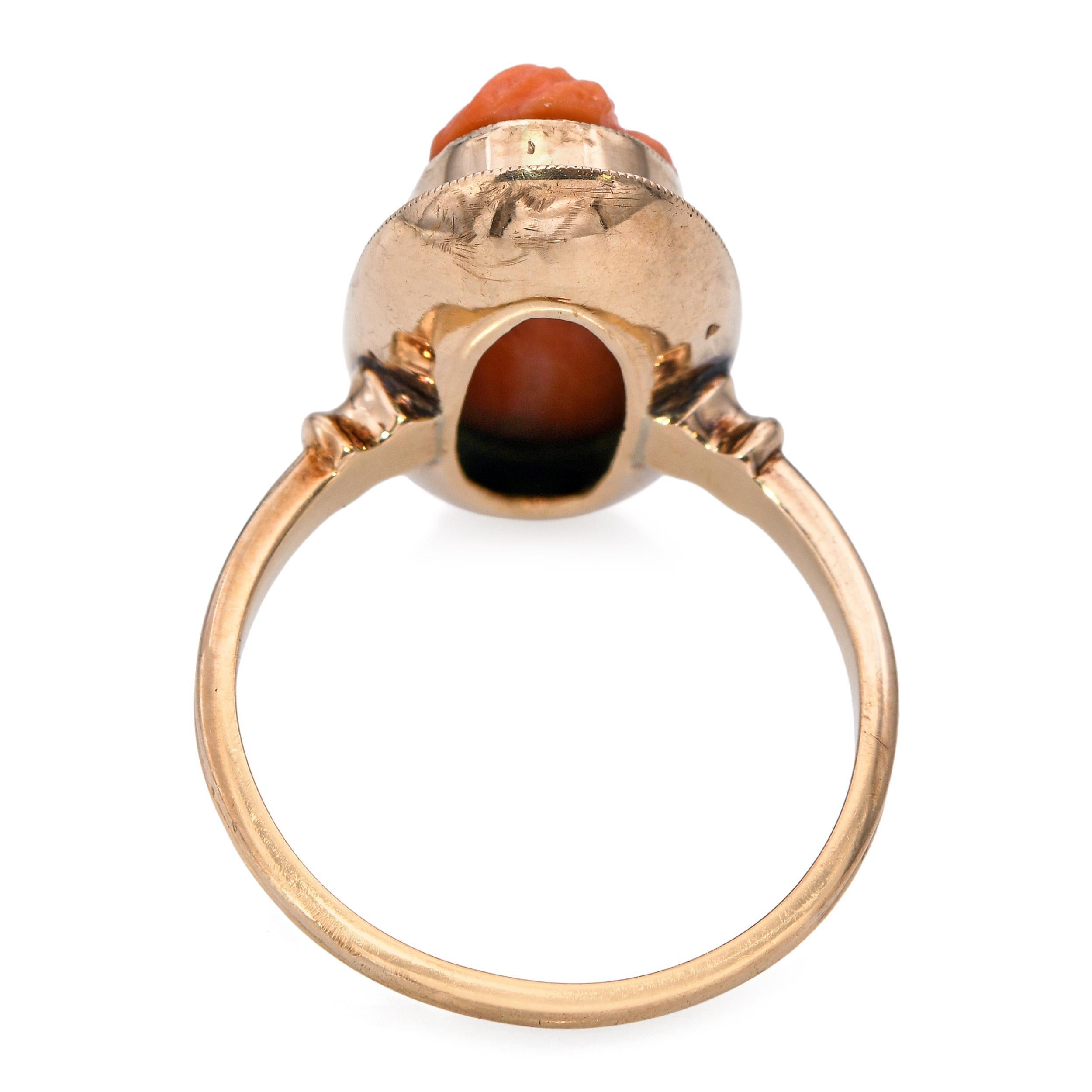 Bague ancienne en or jaune 10k avec camée en corail Pour femmes en vente