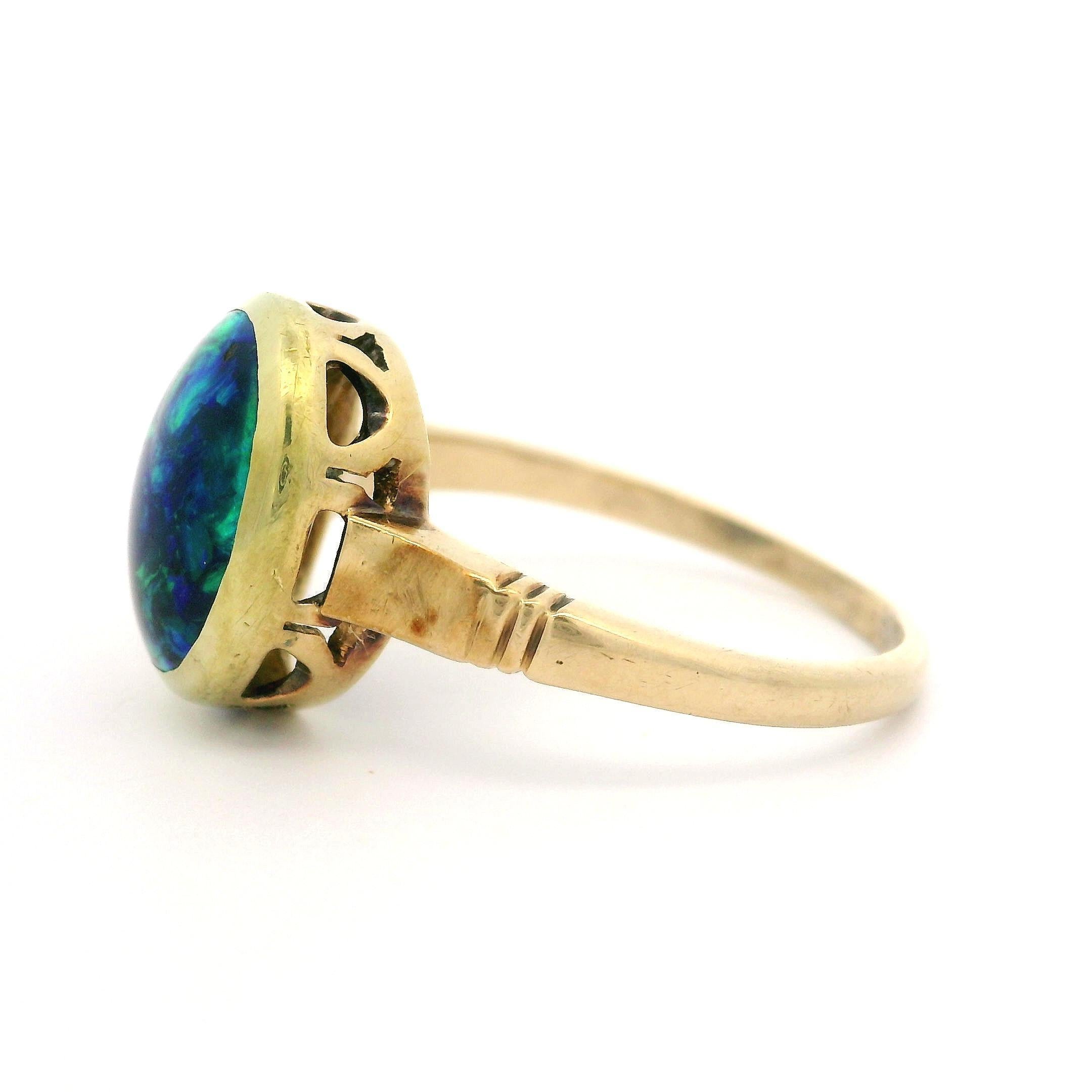 Taille cabochon Bague solitaire ancienne en or jaune 10 carats avec opale noire australienne de 3,40 carats certifiée GIA en vente