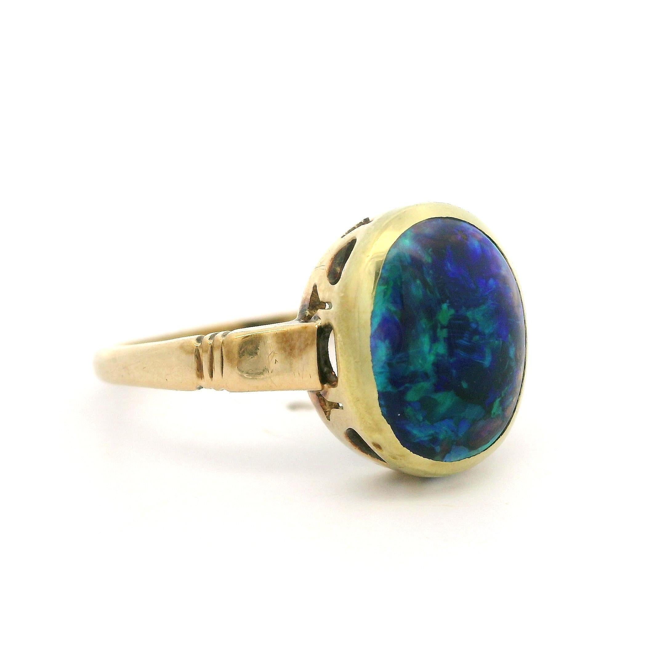 Bague solitaire ancienne en or jaune 10 carats avec opale noire australienne de 3,40 carats certifiée GIA Bon état - En vente à Montclair, NJ
