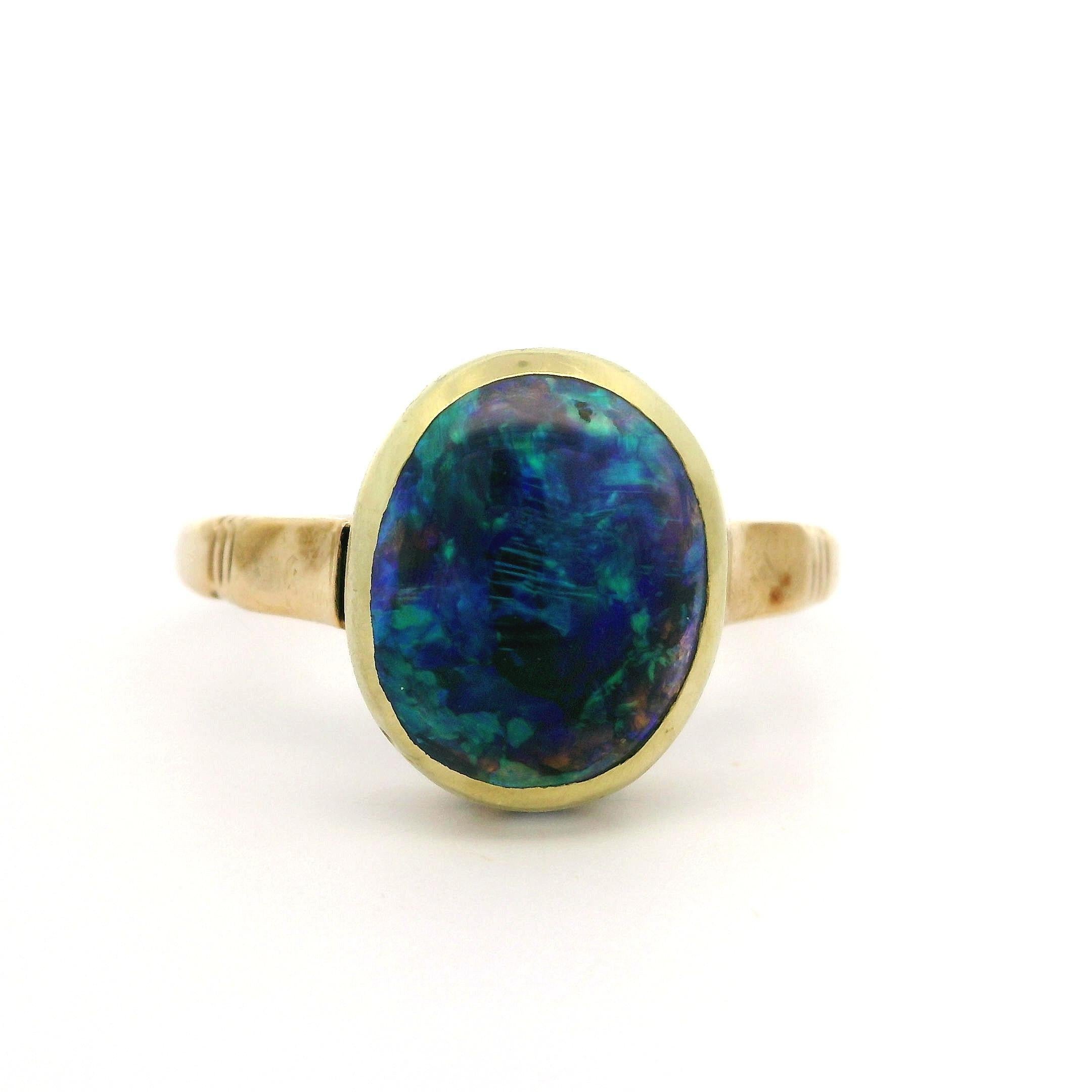 Bague solitaire ancienne en or jaune 10 carats avec opale noire australienne de 3,40 carats certifiée GIA en vente 3