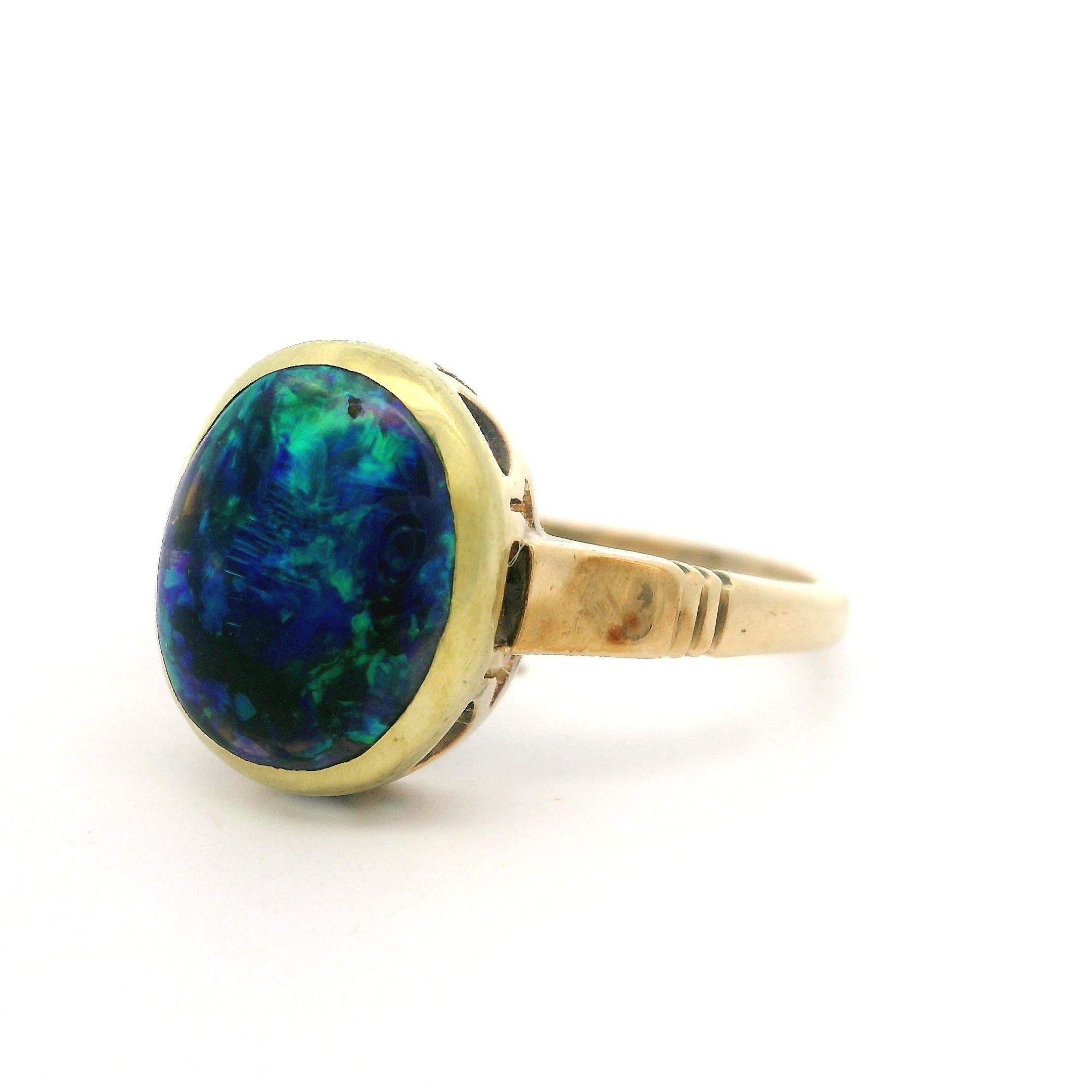 Bague solitaire ancienne en or jaune 10 carats avec opale noire australienne de 3,40 carats certifiée GIA en vente 4
