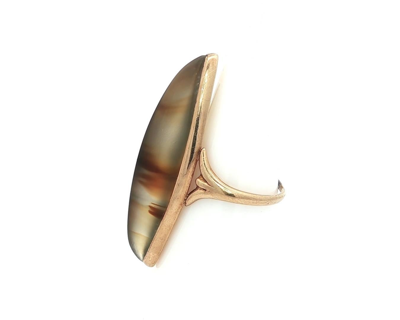 Anillo antiguo de oro amarillo de 10k con bisel largo de ágata en forma de navette en Excelente estado para la venta en Montclair, NJ