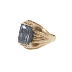 Antique 10KT Yellow Gold Carved Hematite Roman Warrior Intaglio Signet Ring