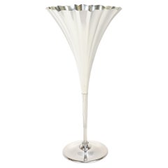 Antiquités 11" Tiffany & Co. Vase à fleurs en forme de trompette en argent doré A Silver