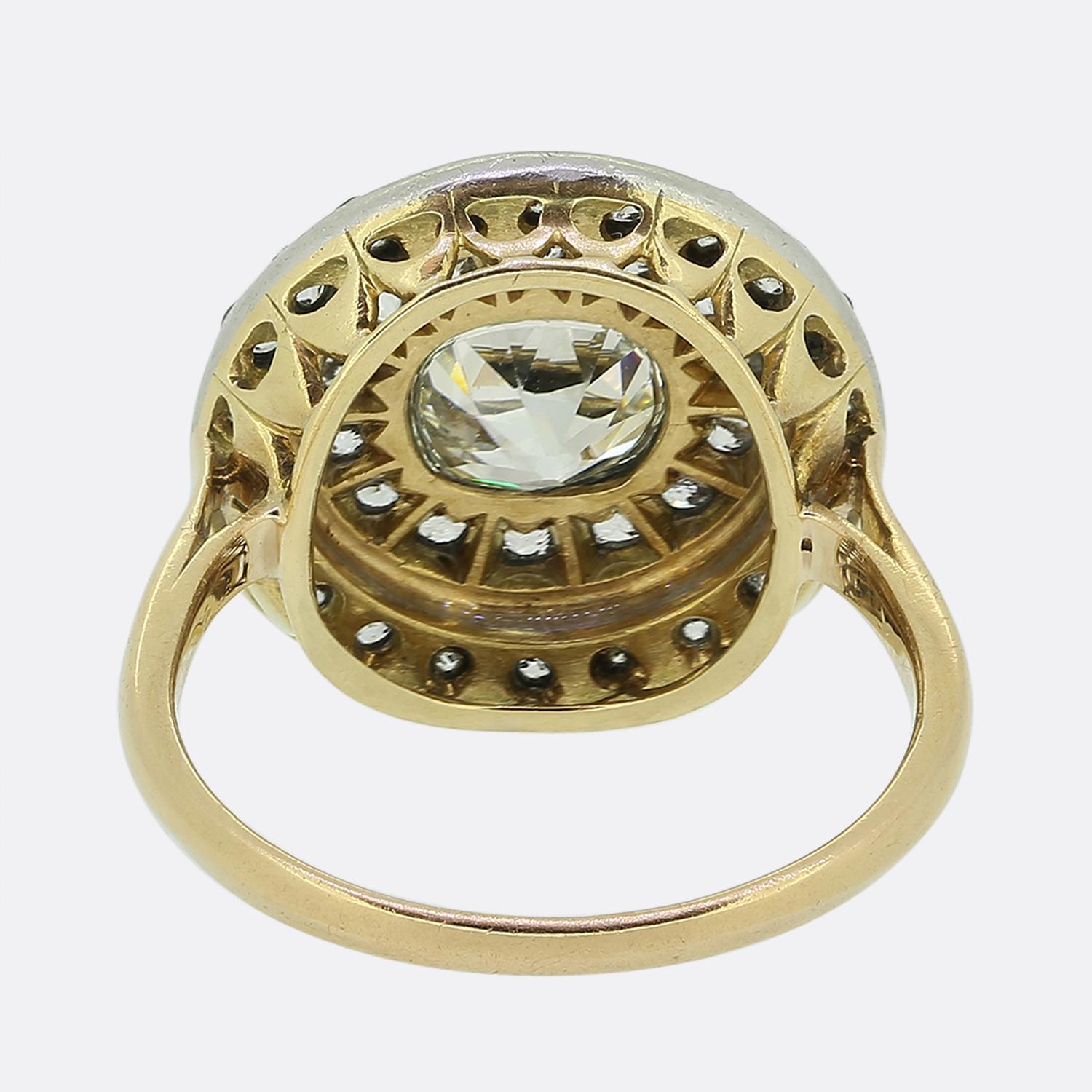 Antiquities 1.10 Carat Cushion Cut Diamond Cluster Ring Bon état - En vente à London, GB