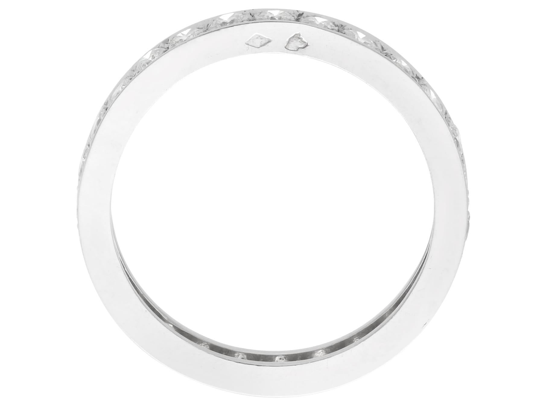 Anillo de eternidad antiguo de platino y diamantes de 1,10 quilates circa 1935 en venta 1