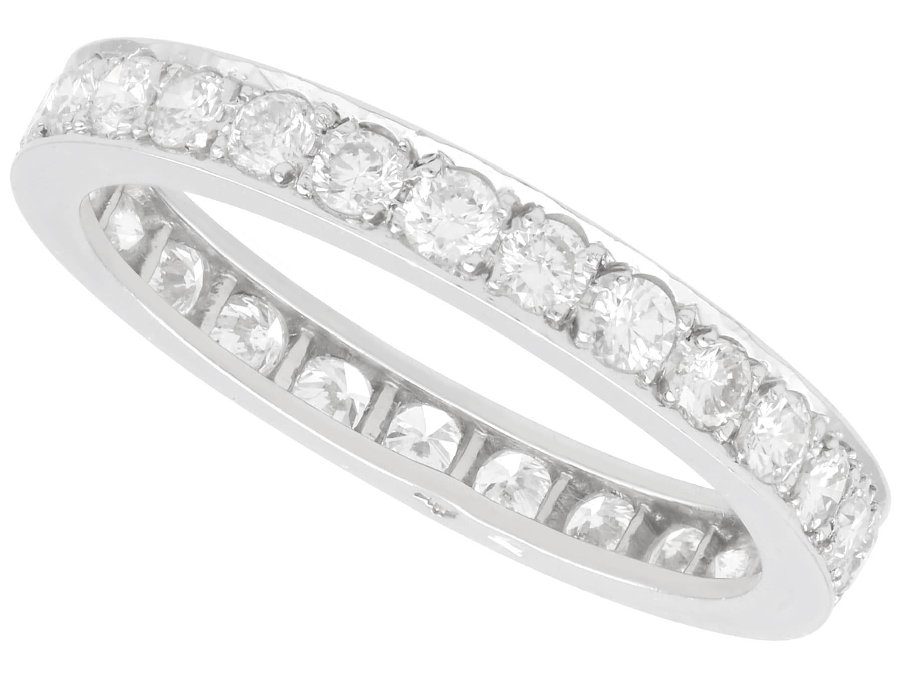 Anillo de eternidad antiguo de platino y diamantes de 1,10 quilates circa 1935