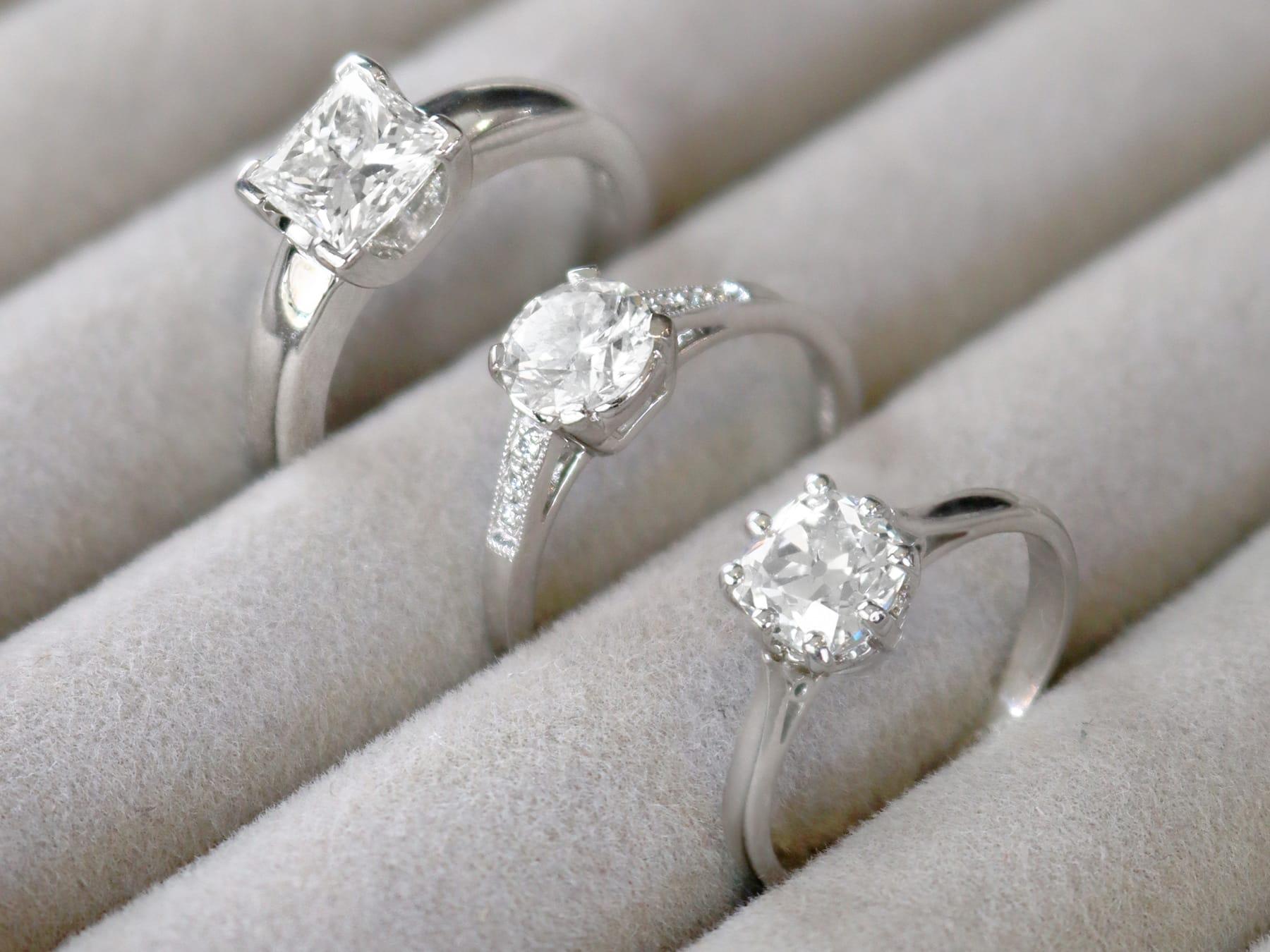 Antique 1.10 Carat Diamond Solitaire Engagement Ring in Platinum In Excellent Condition For Sale In Jesmond, Newcastle Upon Tyne