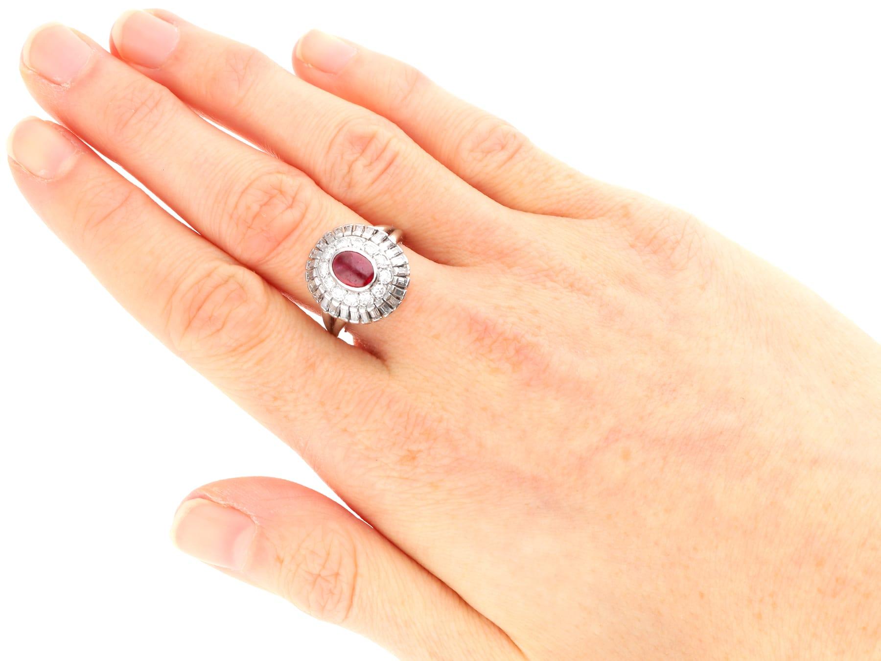 Antiguo anillo de platino de 1,10 quilates de rubí y 1,18 quilates de diamantes, circa 1935 en venta 4