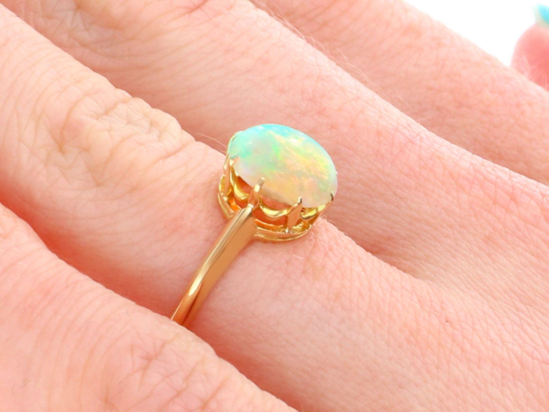 Antique 1.12 Carat Opal and Yellow Gold Solitaire Ring For Sale 2