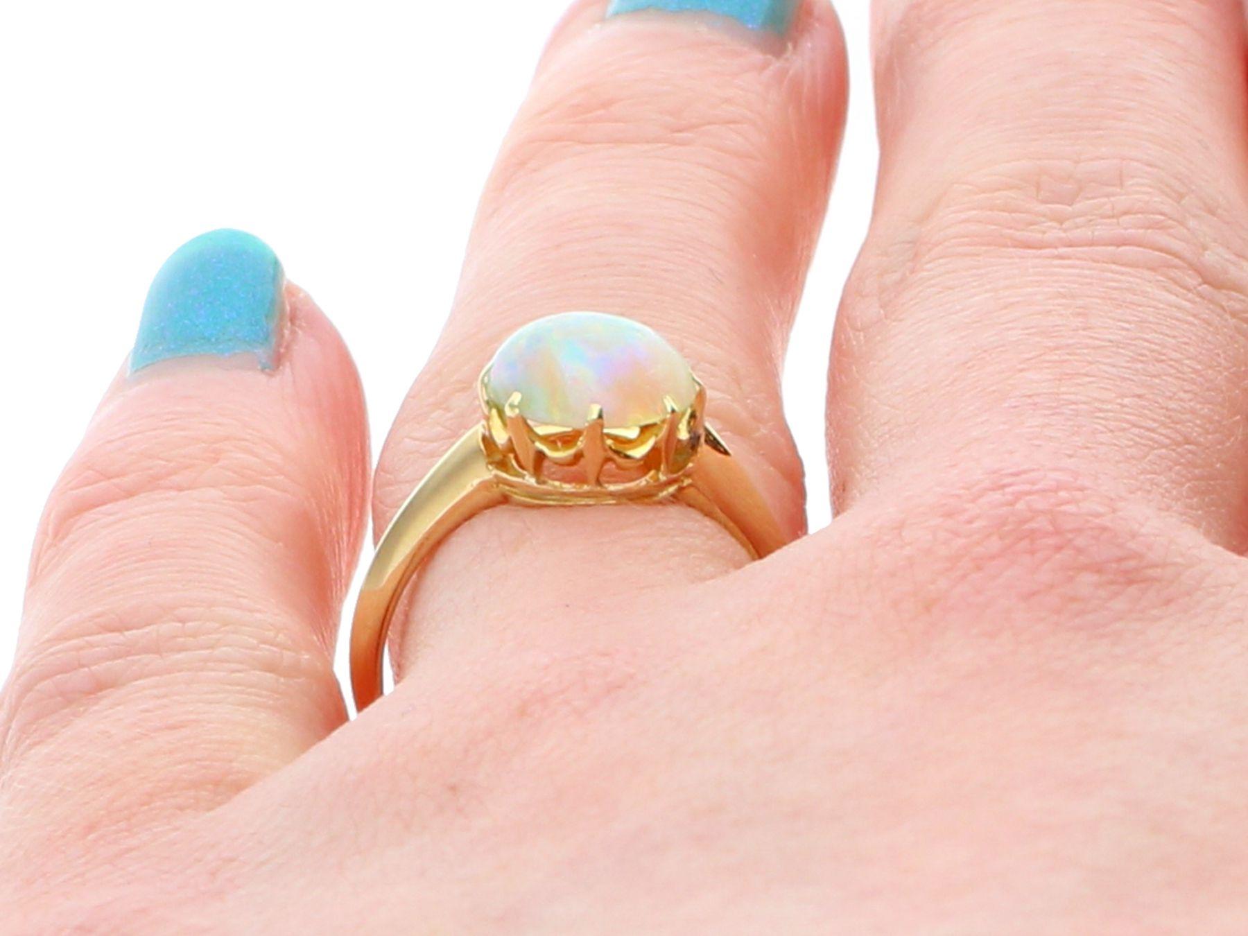 Antique 1.12 Carat Opal and Yellow Gold Solitaire Ring For Sale 3