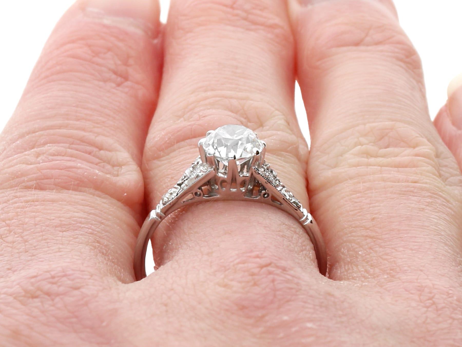 Anillo solitario antiguo de platino y diamantes de 1,13 quilates en venta 6