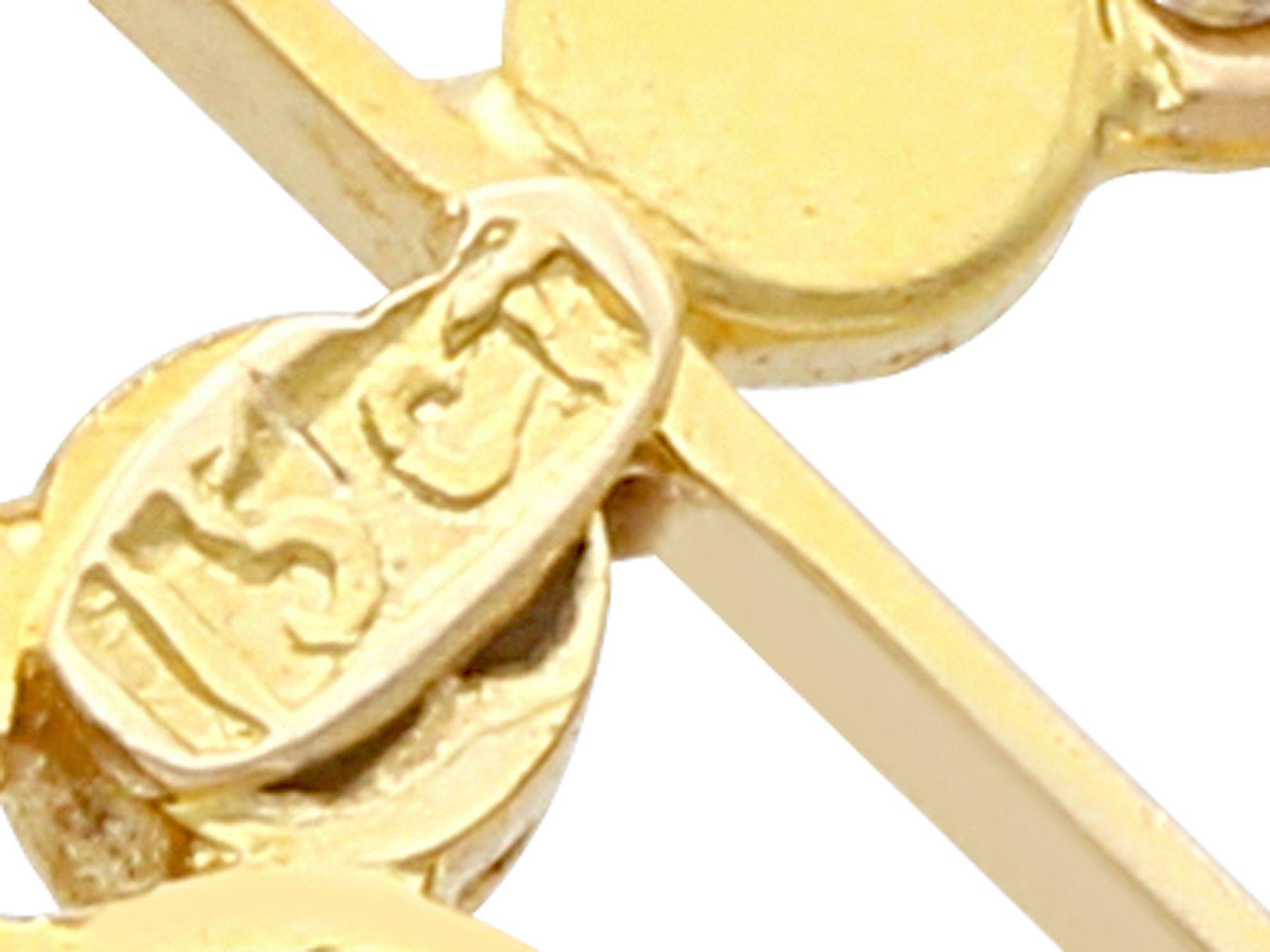 Antique 1.15 Carat Aquamarine and Seed Pearl Yellow Gold Pendant For Sale 3