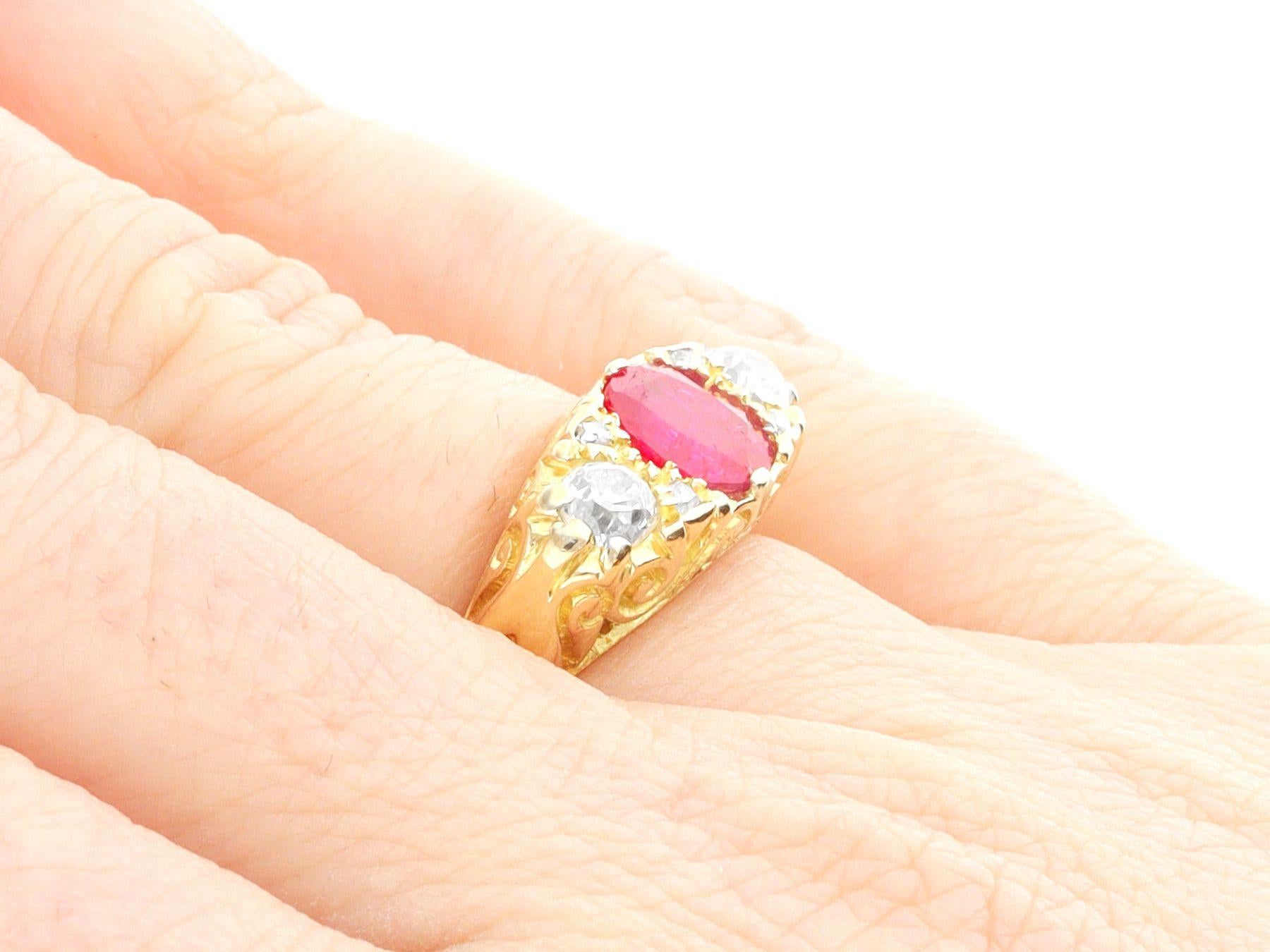 Antique 1.15 Carat Burmese Ruby and 1.36 Carat Diamond Yellow Gold Trilogy Ring For Sale 3