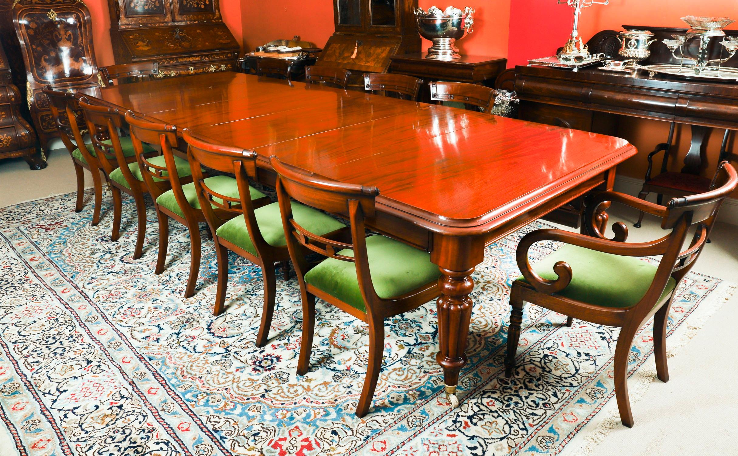 Antigua Mesa de Comedor Victoriana de Caoba Flameada de 11'5 pies Siglo XIX Victoriano en venta