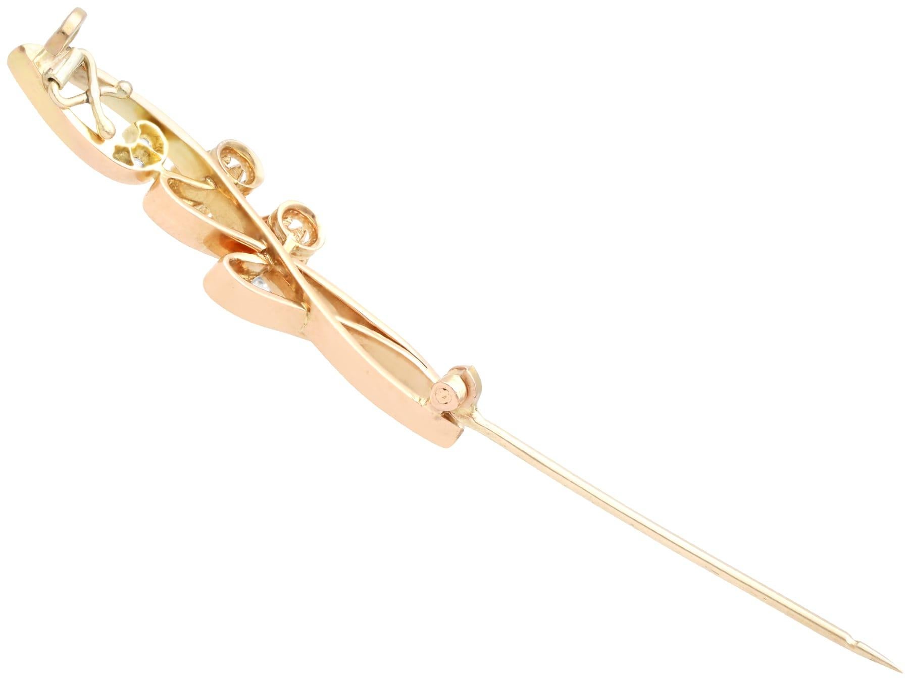 Women's or Men's Antique 1.18ct Diamond and 14k Yellow Gold Art Nouveau Brooch Circa 1900 For Sale