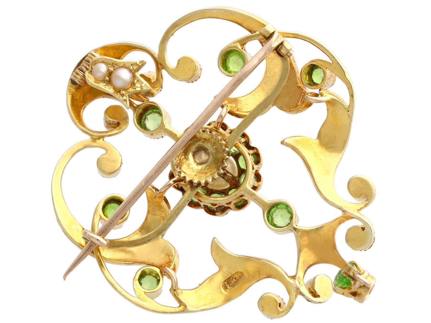 Antique 1.19 Carat Demantoid Garnet and Seed Pearl Yellow Gold Pendant Brooch In Excellent Condition For Sale In Jesmond, Newcastle Upon Tyne
