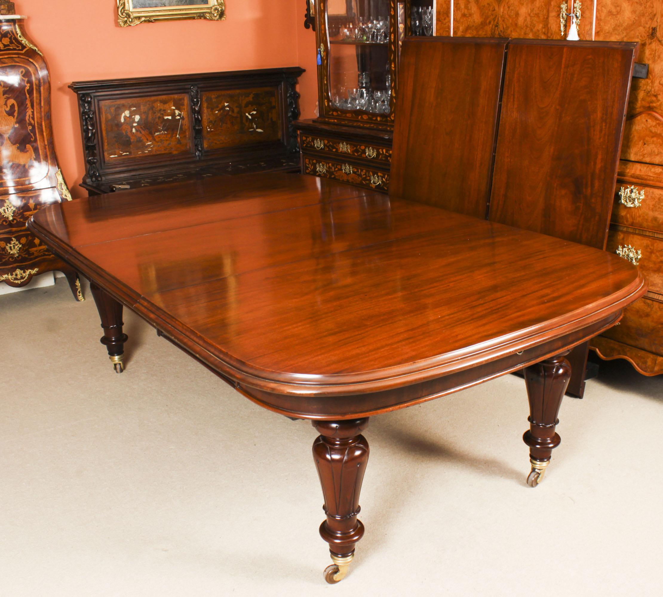 Antique Victoiran Dining Table 19th Century & 12 Hepplewhite Chairs In Good Condition In London, GB