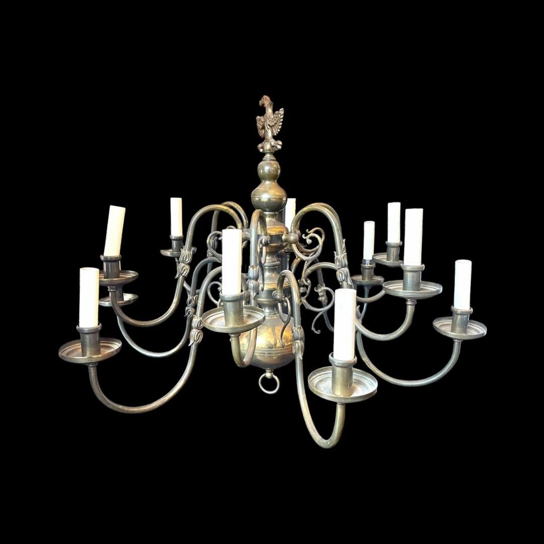 20ième siècle Antiquité - Lustre hollandais en laiton à 12 bras de lumière en vente