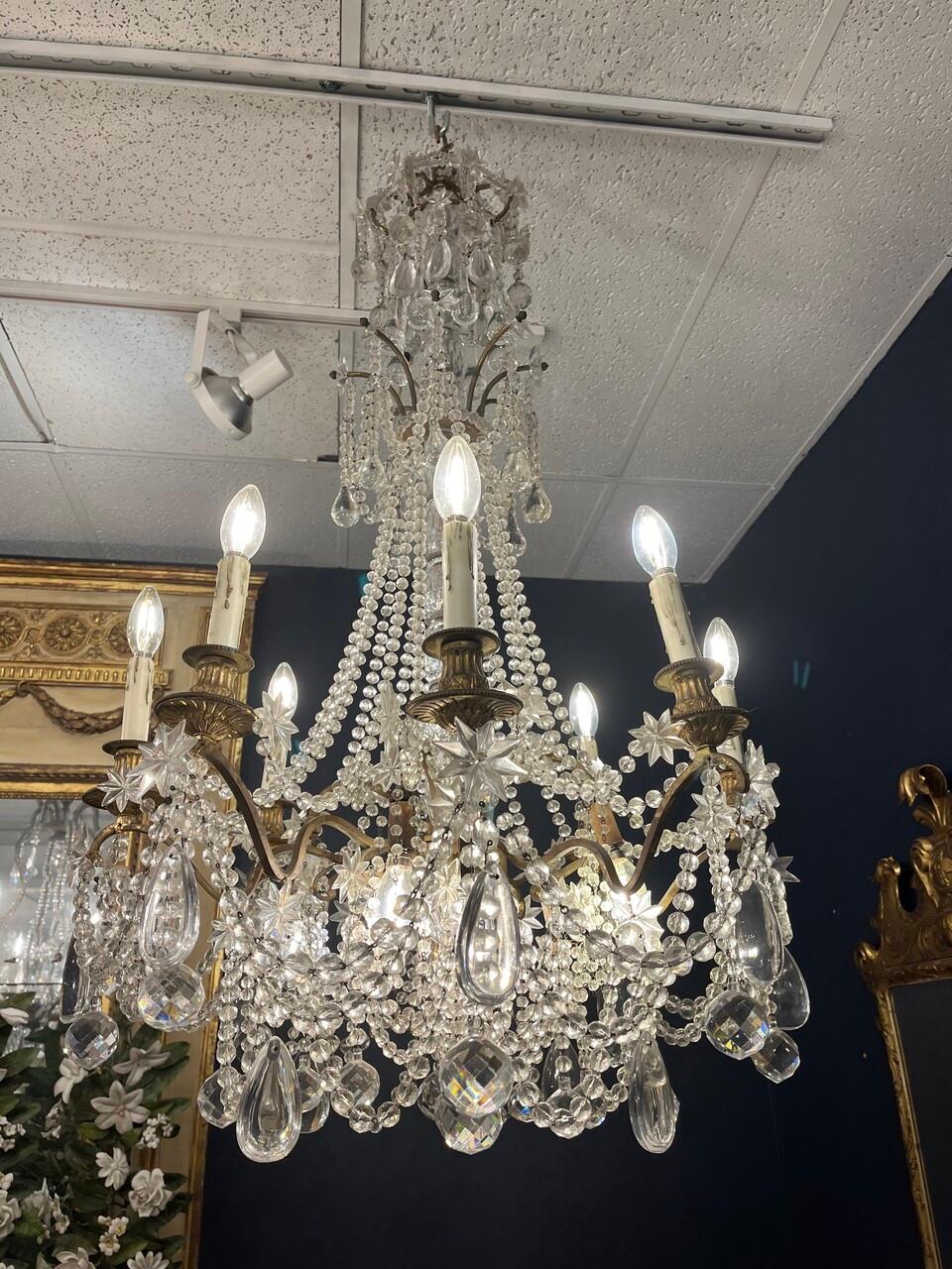 Hollywood Regency Antico lampadario di cristallo a 12 lampadine in vendita